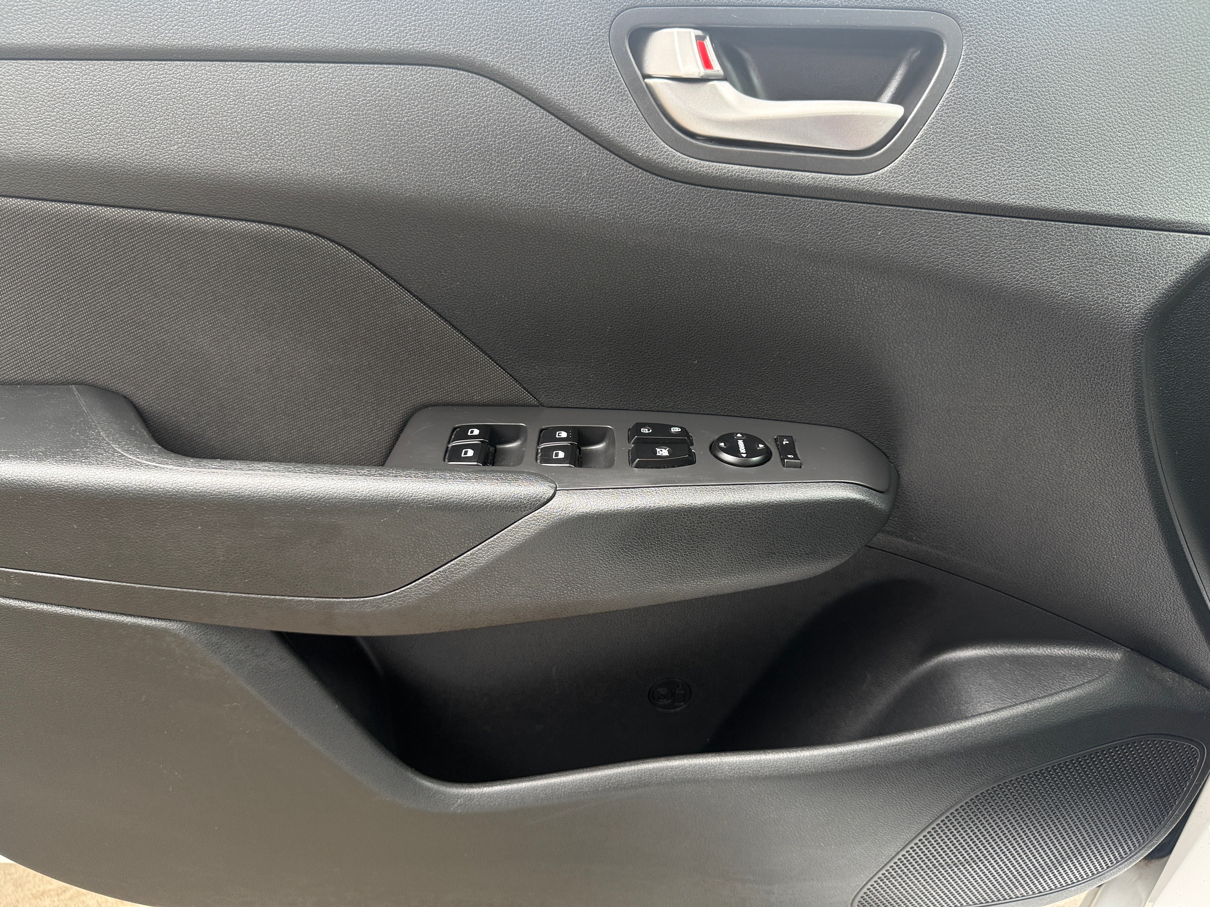 2021 Hyundai Accent SE - Photo 6