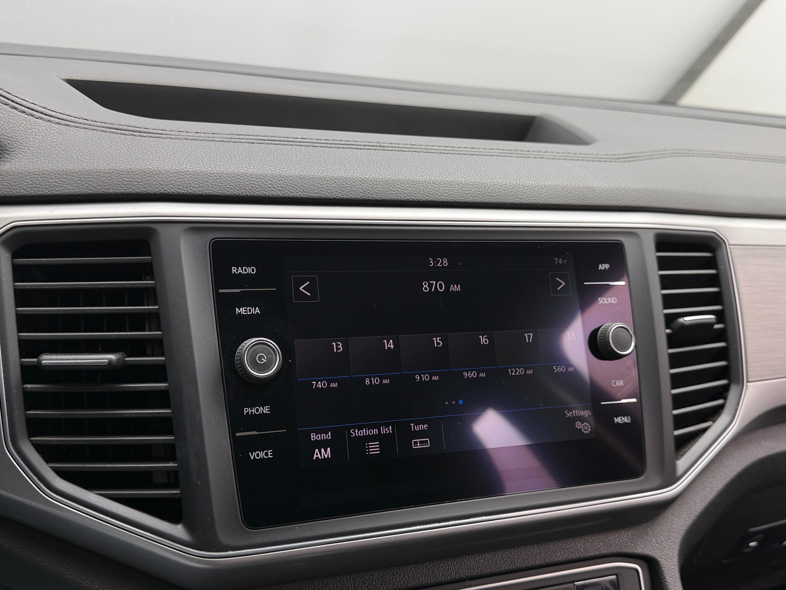 Thumbnail: 2019 Volkswagen Atlas - 3