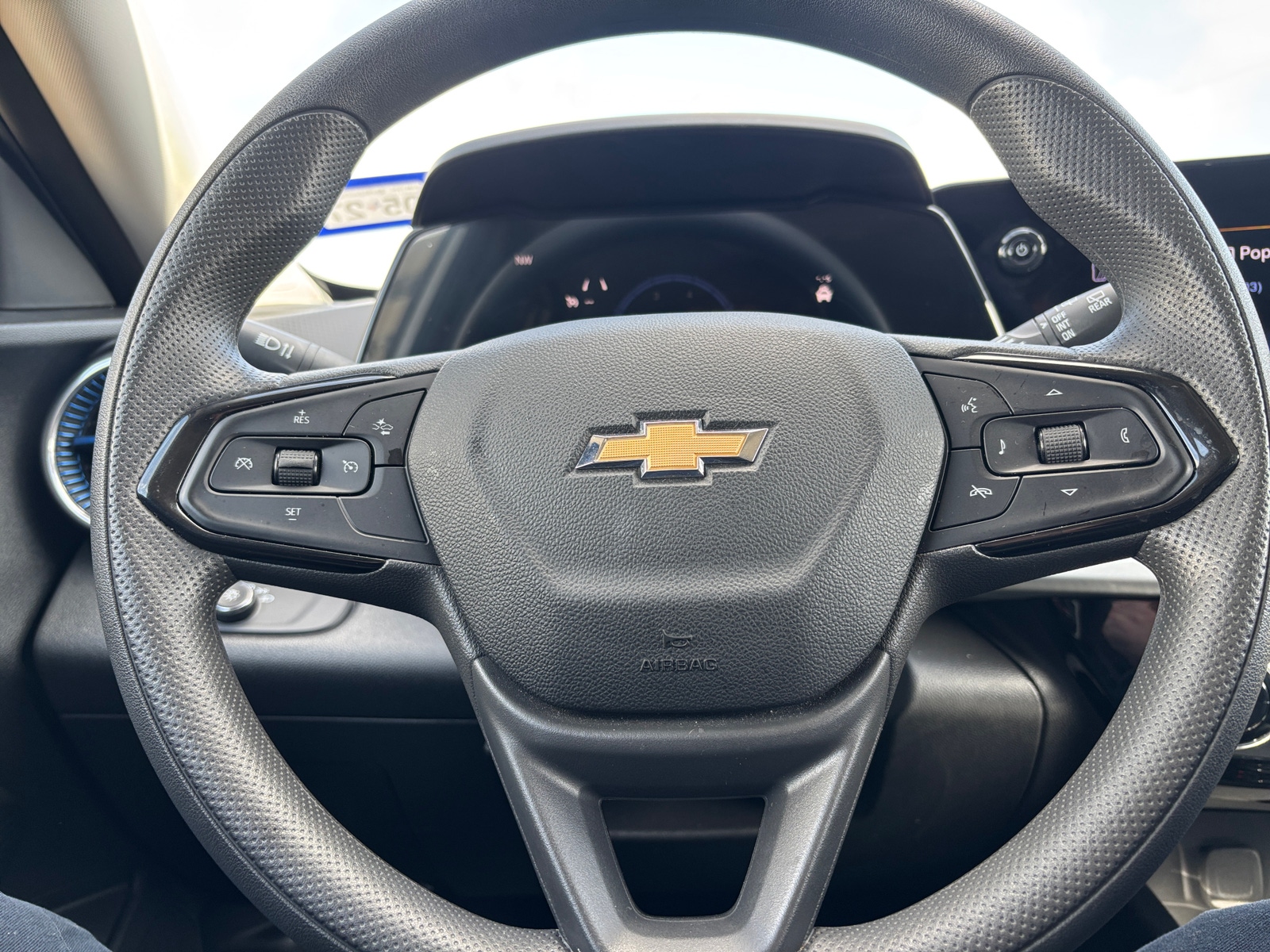 Thumbnail: 2025 Chevrolet Trax - 4