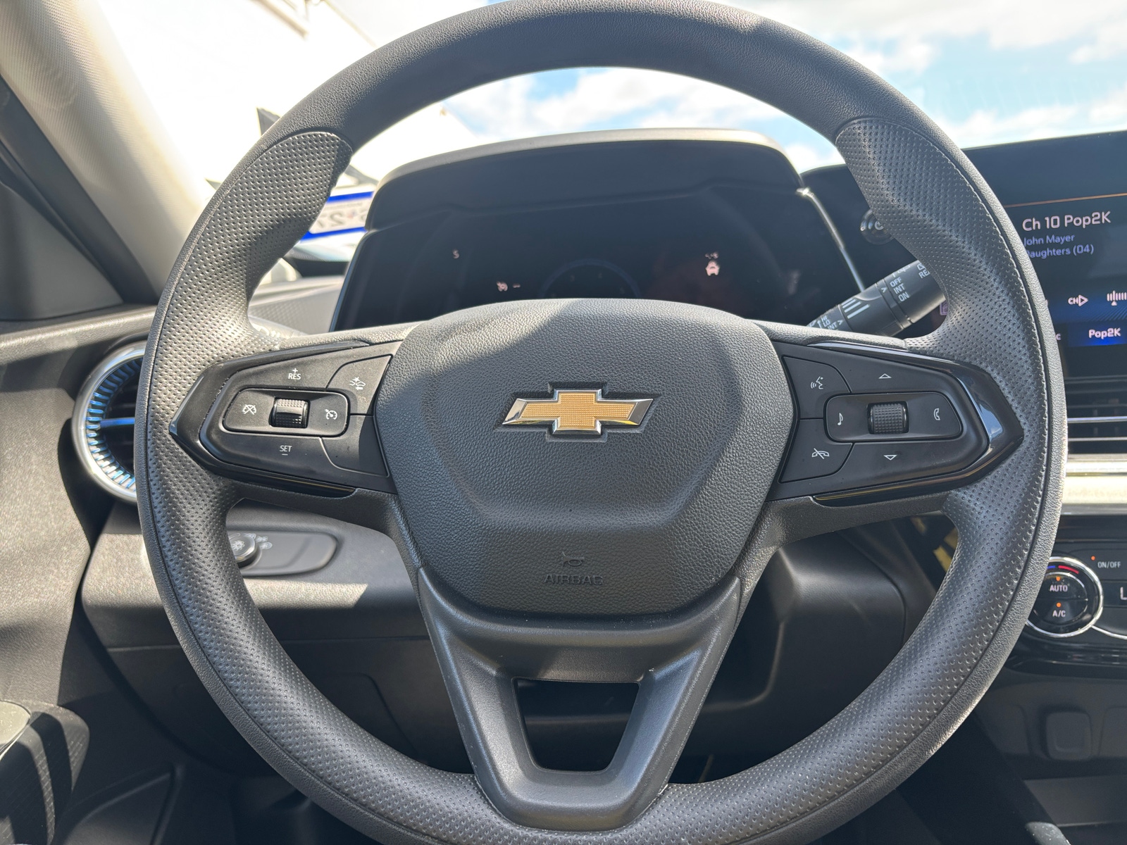 Thumbnail: 2025 Chevrolet Trax - 5