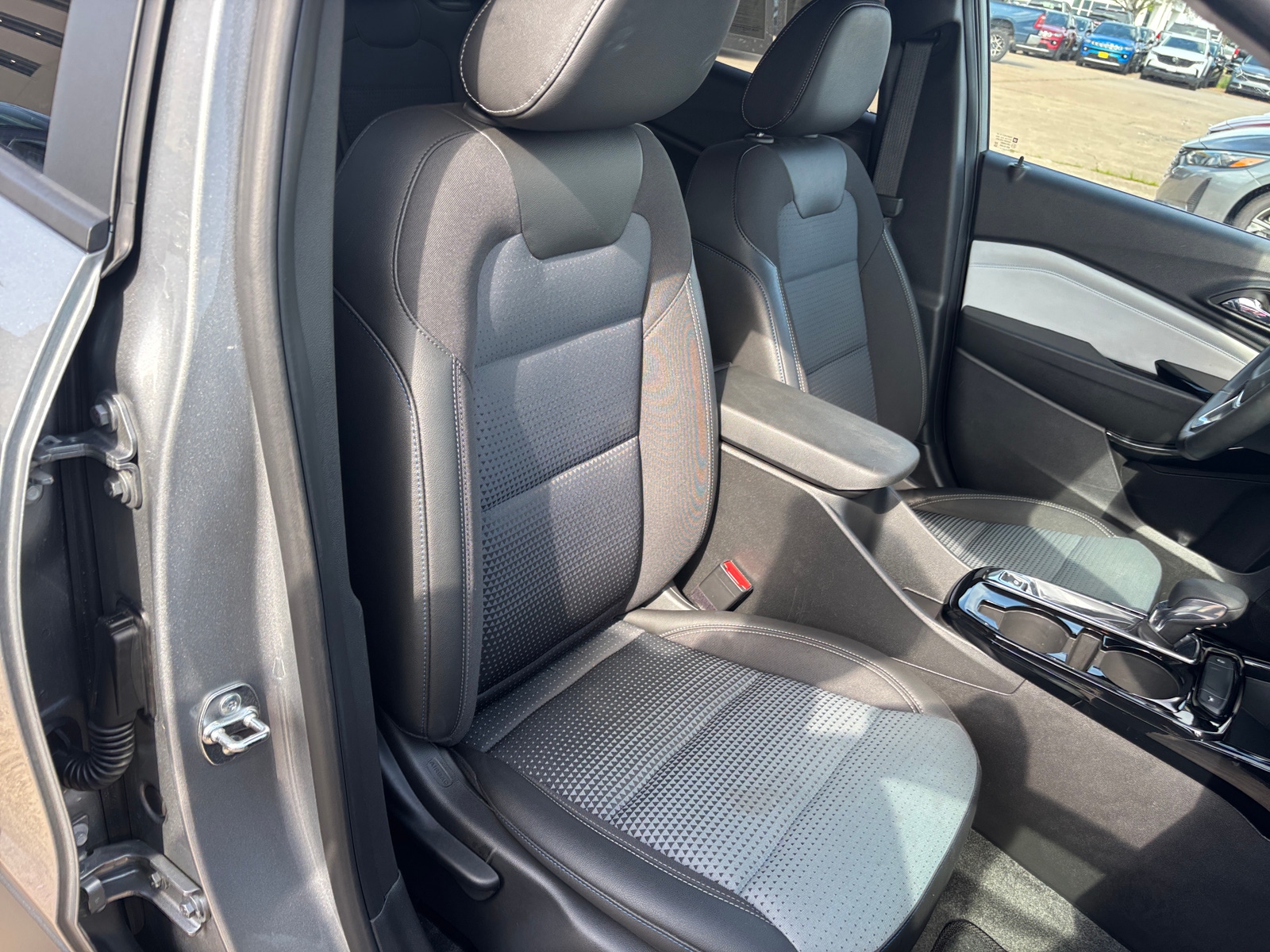 Thumbnail: 2025 Chevrolet Trax - 2