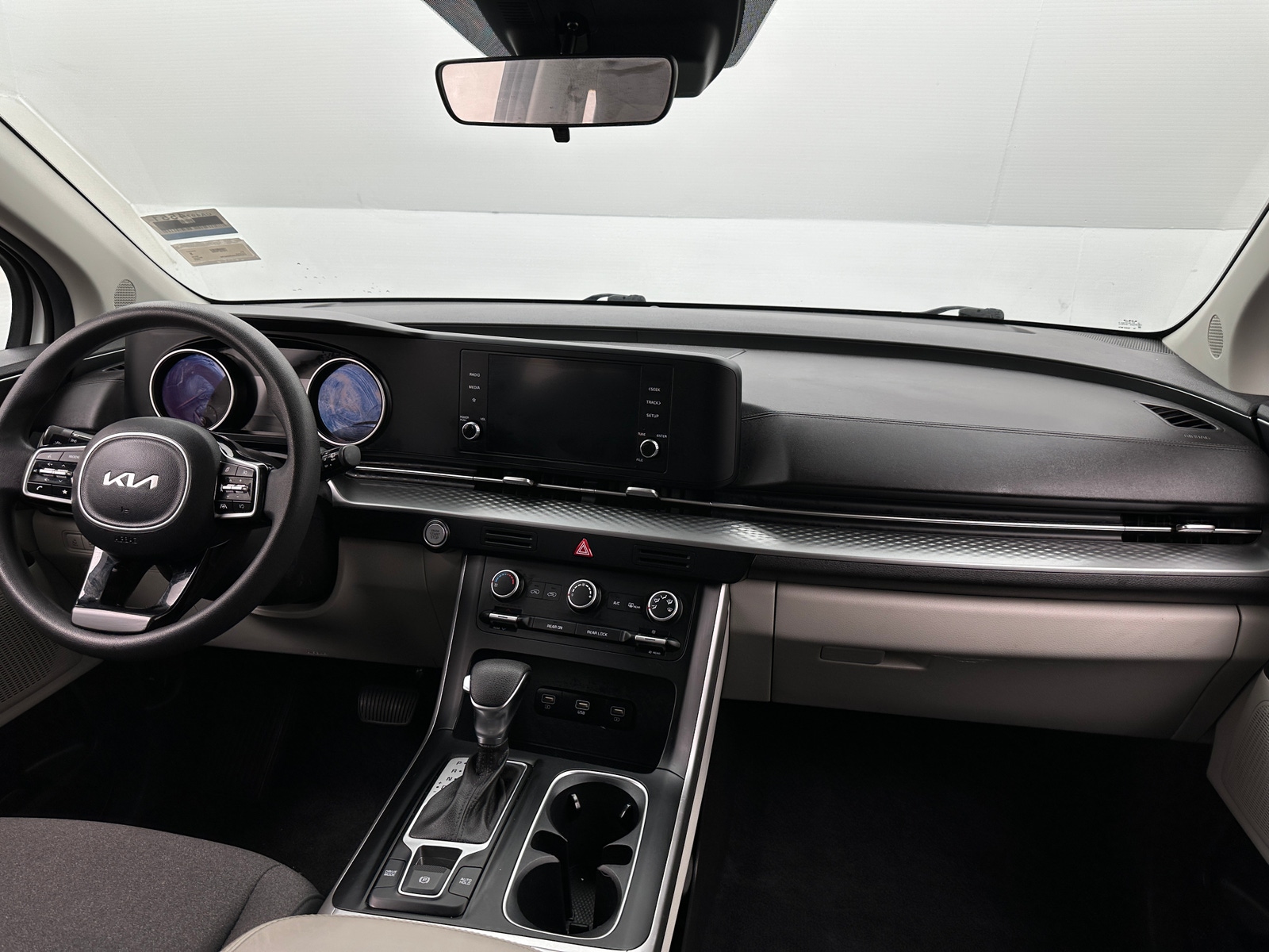 Thumbnail: 2023 Kia Carnival - 3