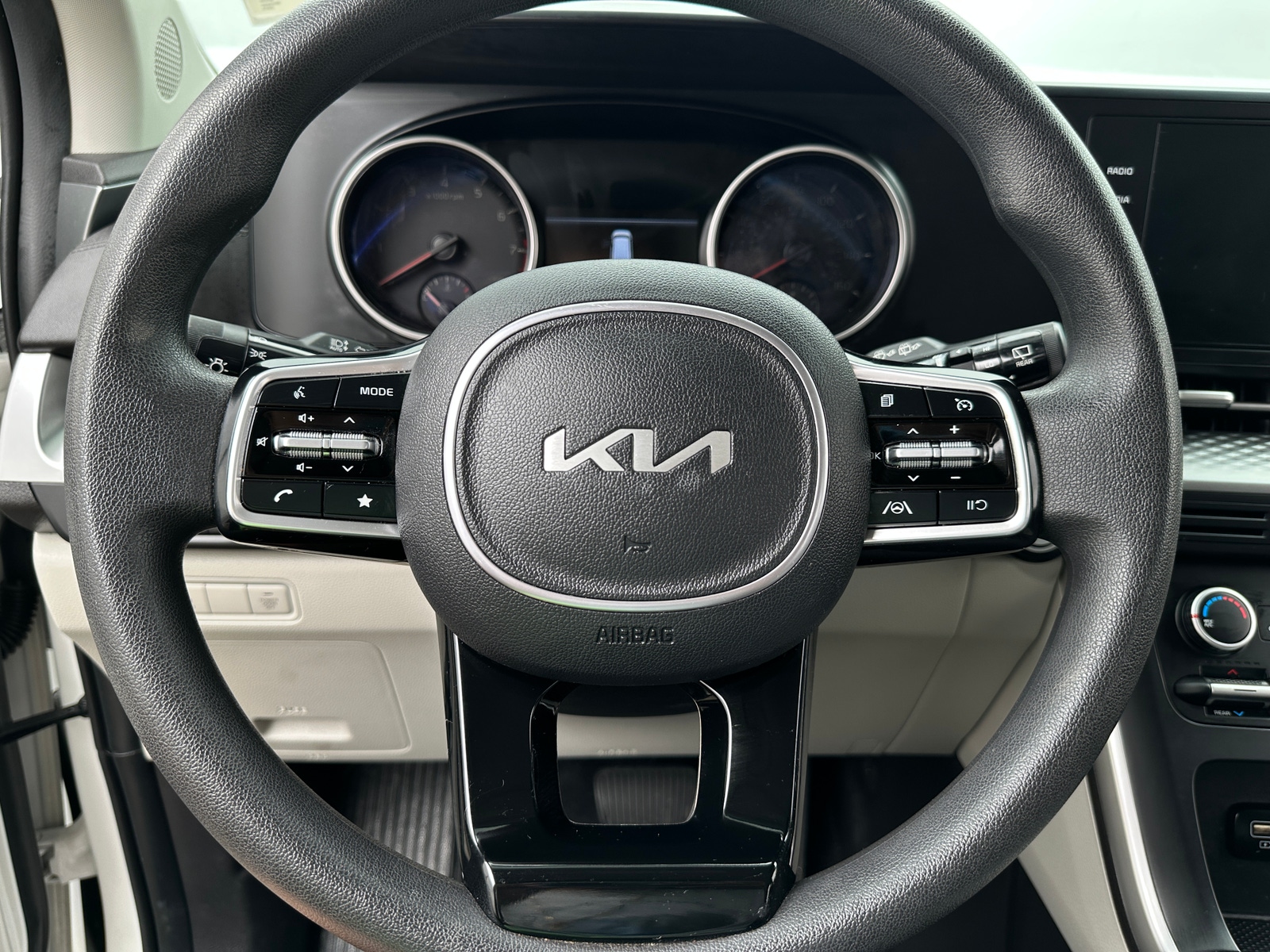 Thumbnail: 2023 Kia Carnival - 5