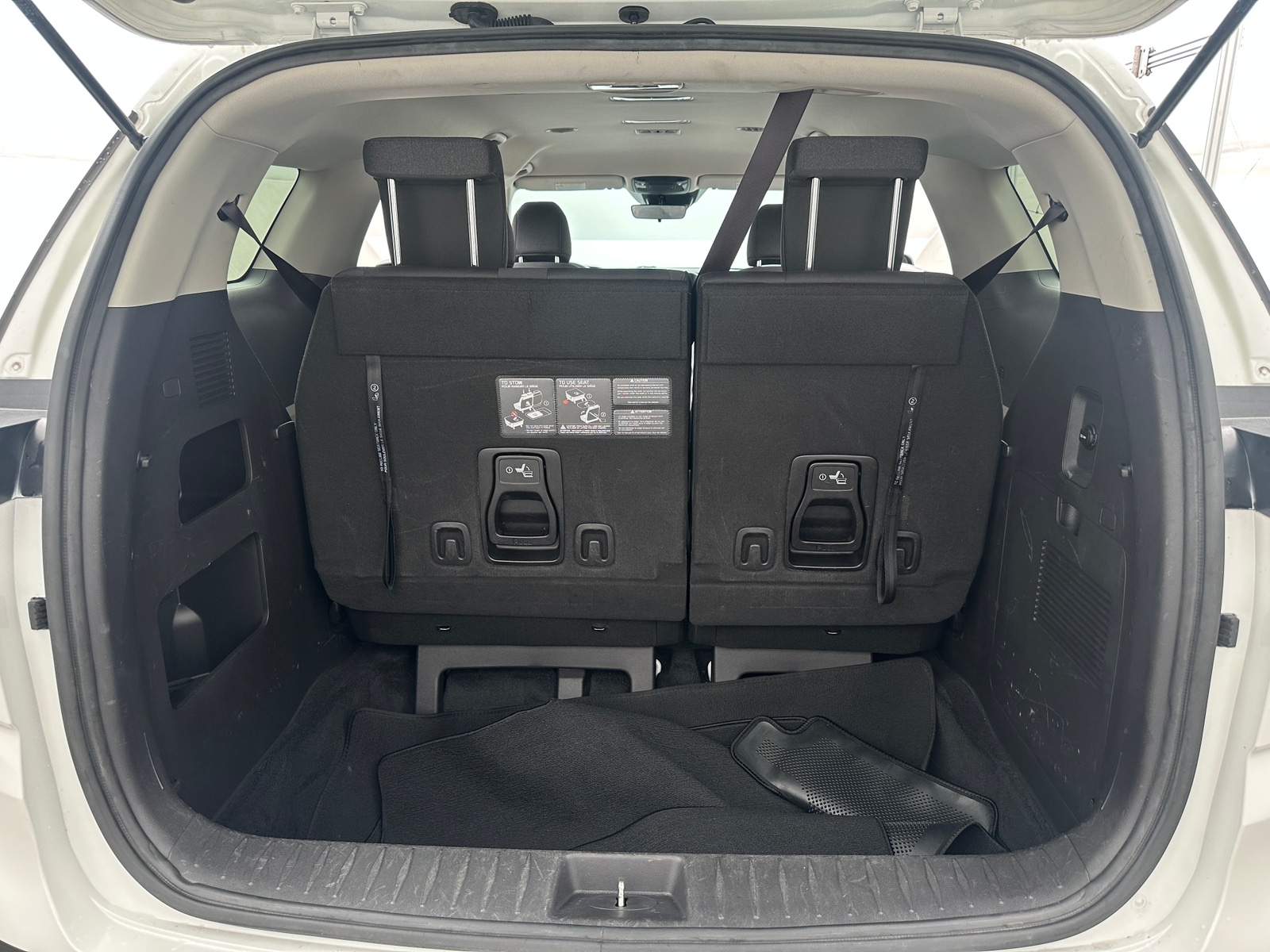 Thumbnail: 2023 Kia Carnival - 7