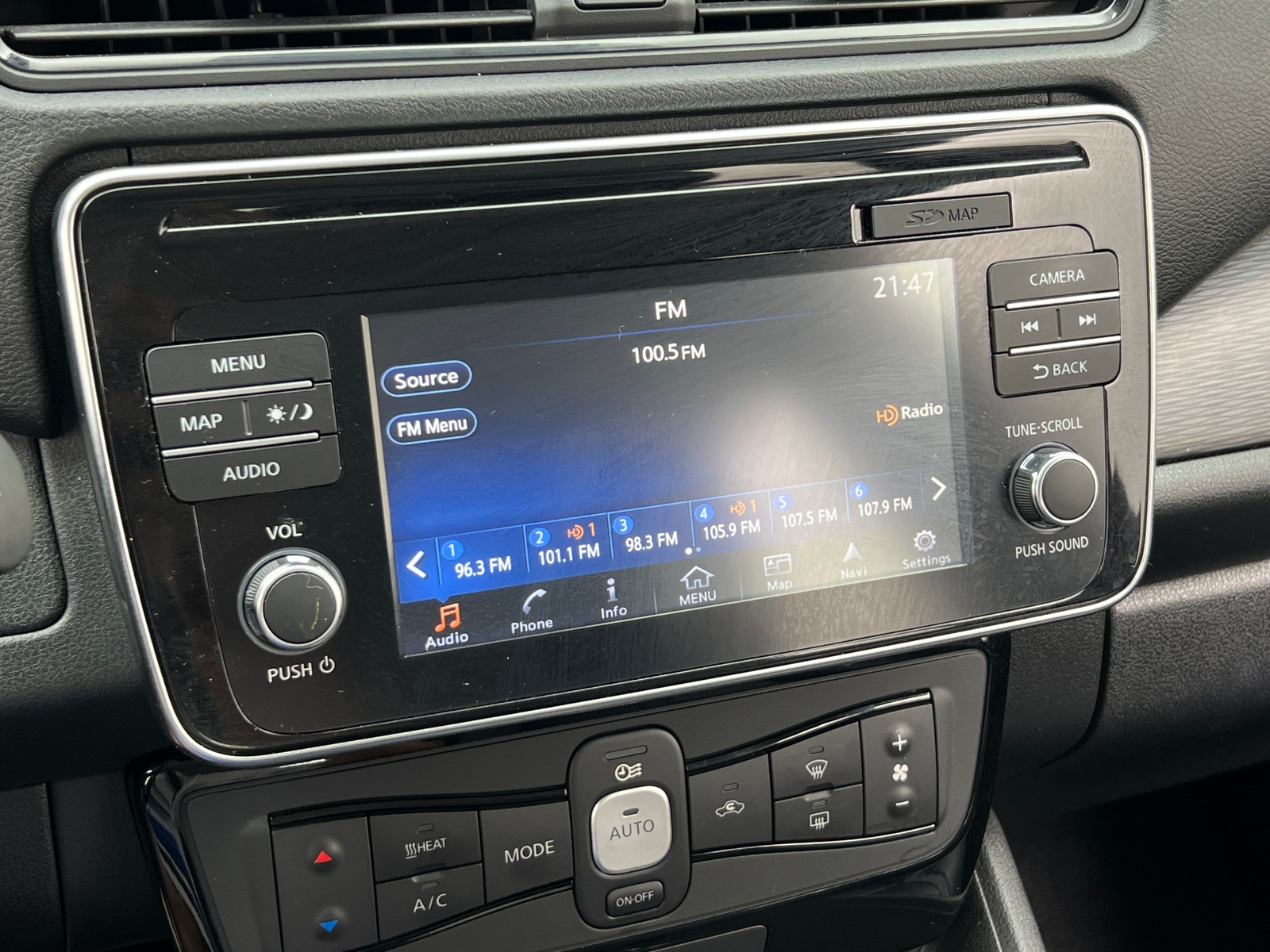 Thumbnail: 2018 Nissan Leaf - 3