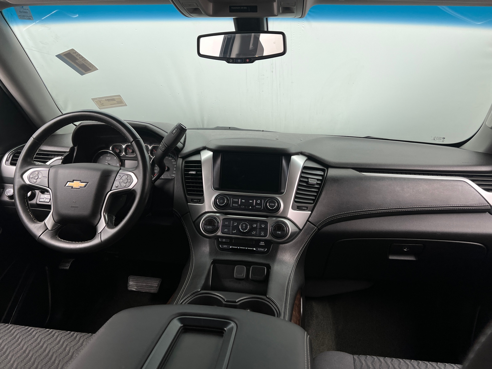 Thumbnail: 2017 Chevrolet Suburban - 3