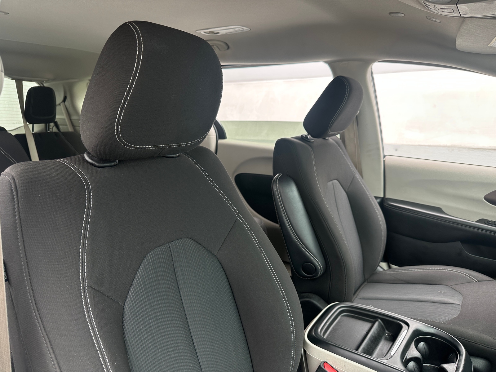 Thumbnail: 2022 Chrysler Voyager - 2