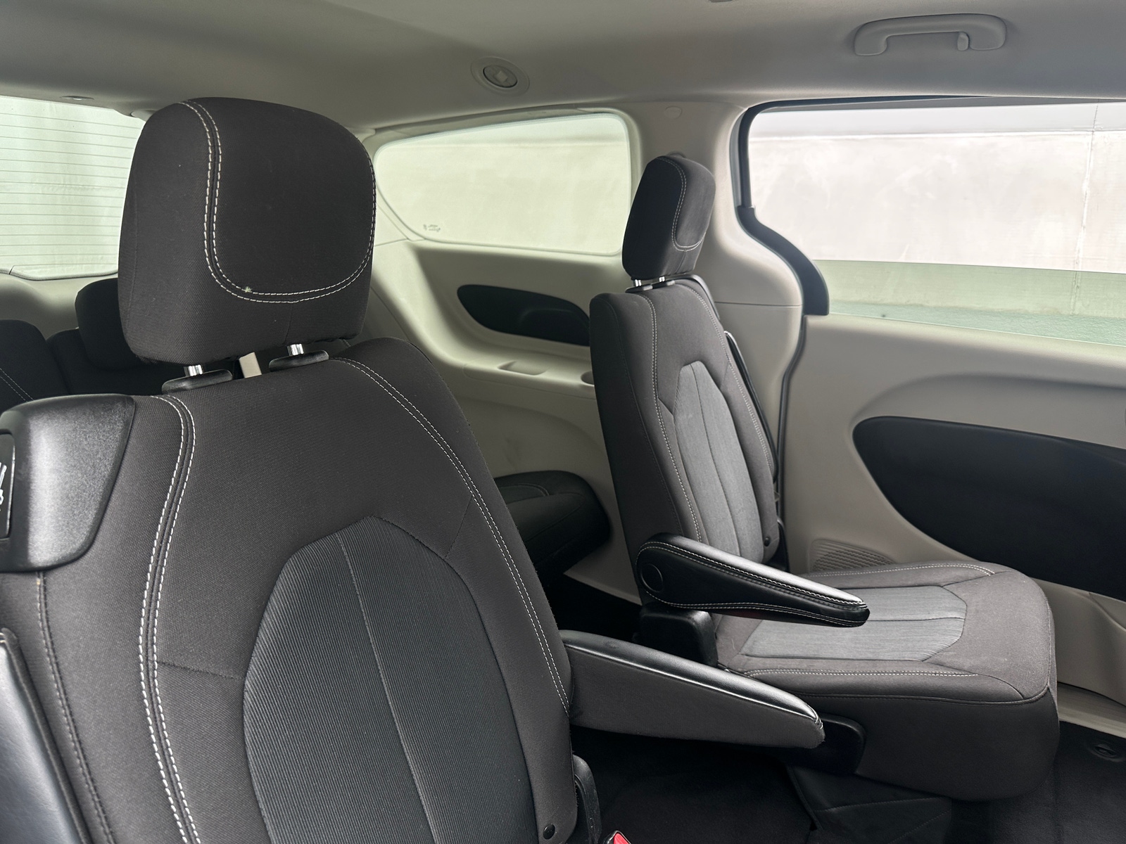 Thumbnail: 2022 Chrysler Voyager - 6