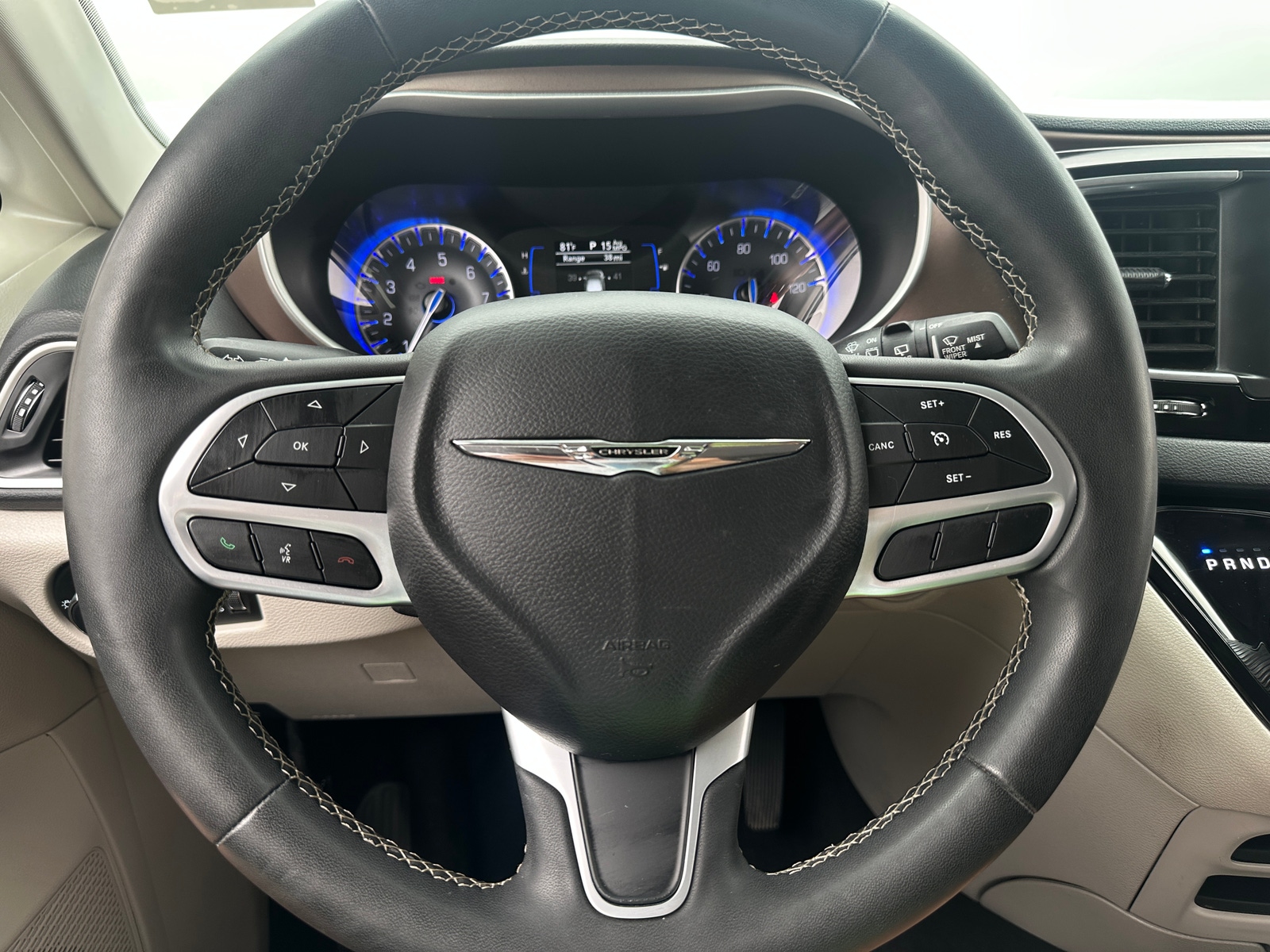 Thumbnail: 2022 Chrysler Voyager - 5