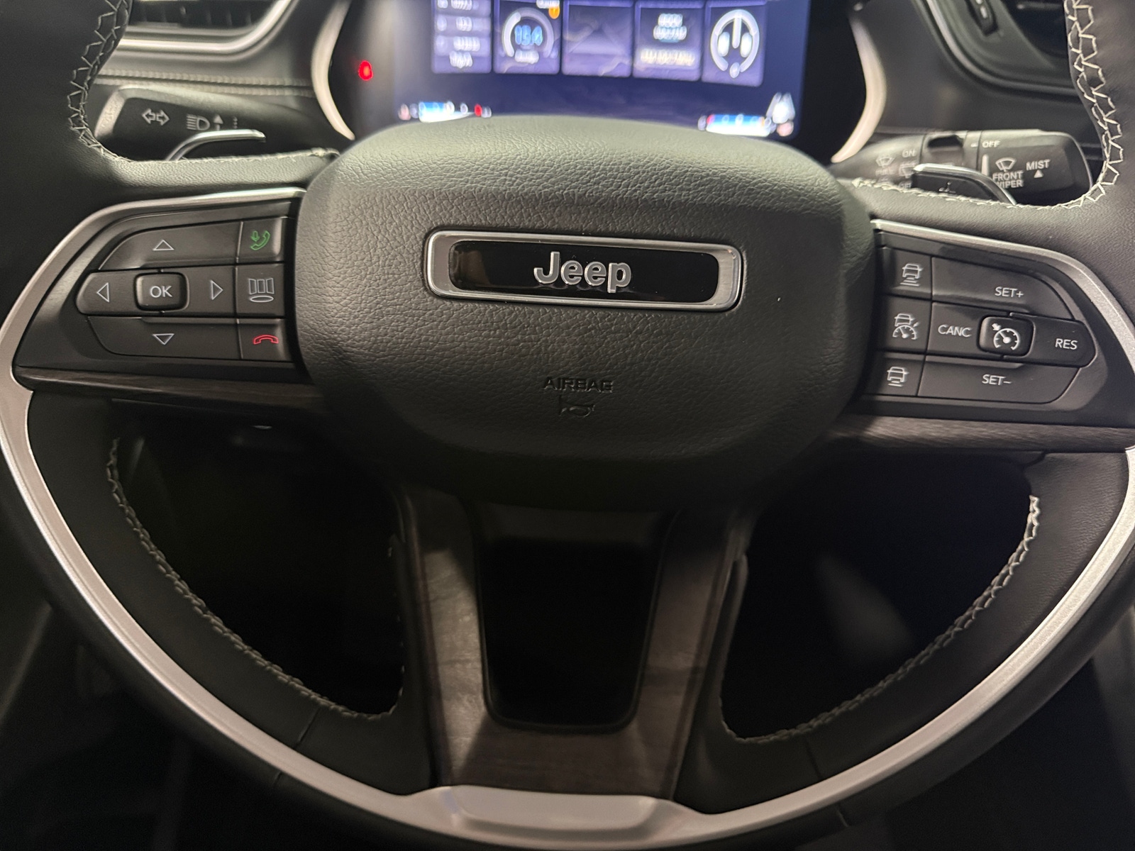 Thumbnail: 2024 Jeep Grand Cherokee L - 4