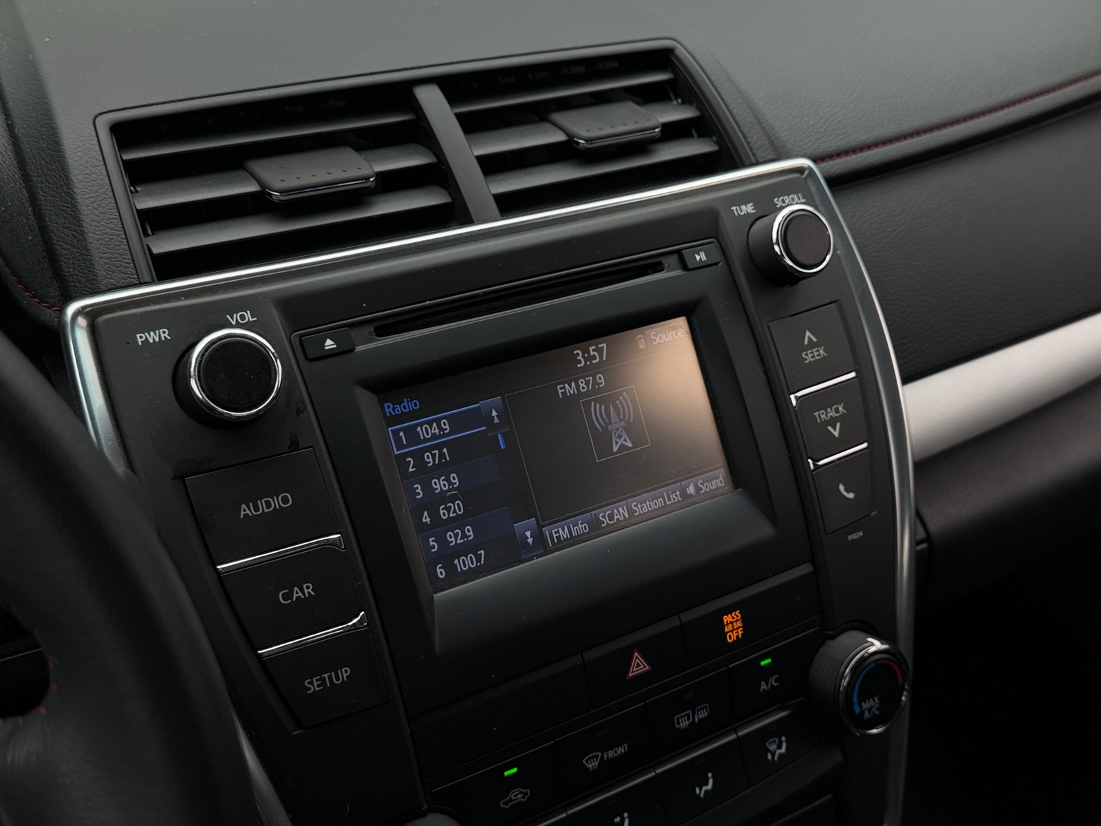 Thumbnail: 2016 Toyota Camry - 4