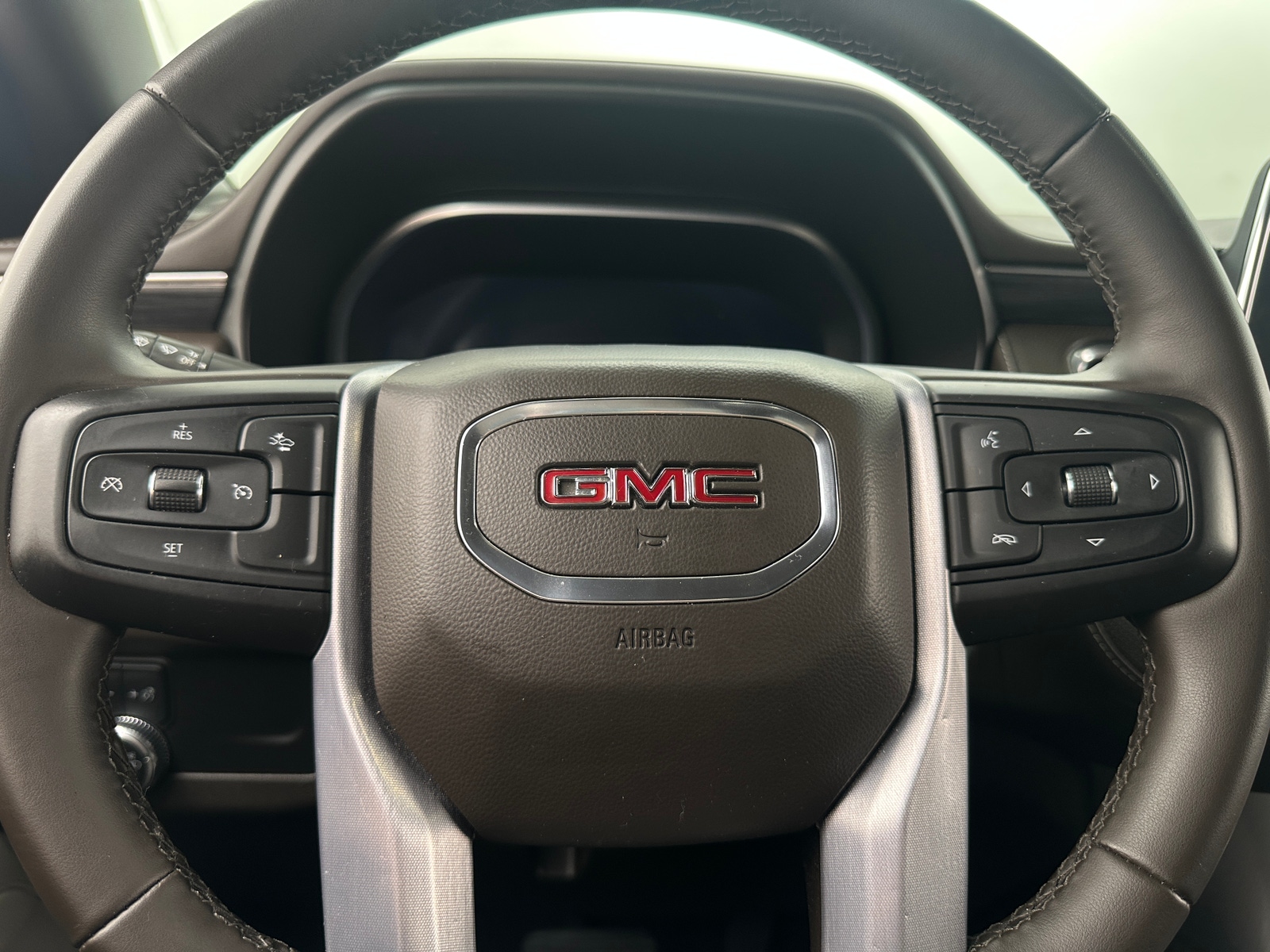 Thumbnail: 2023 GMC Yukon - 4