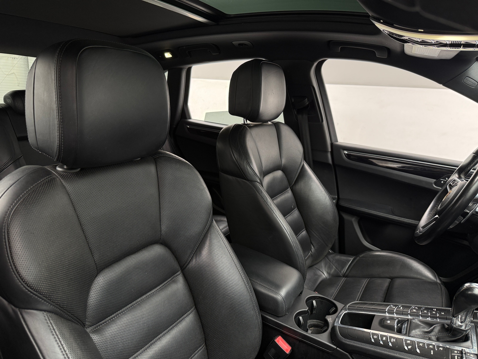 Thumbnail: 2017 Porsche Macan - 2