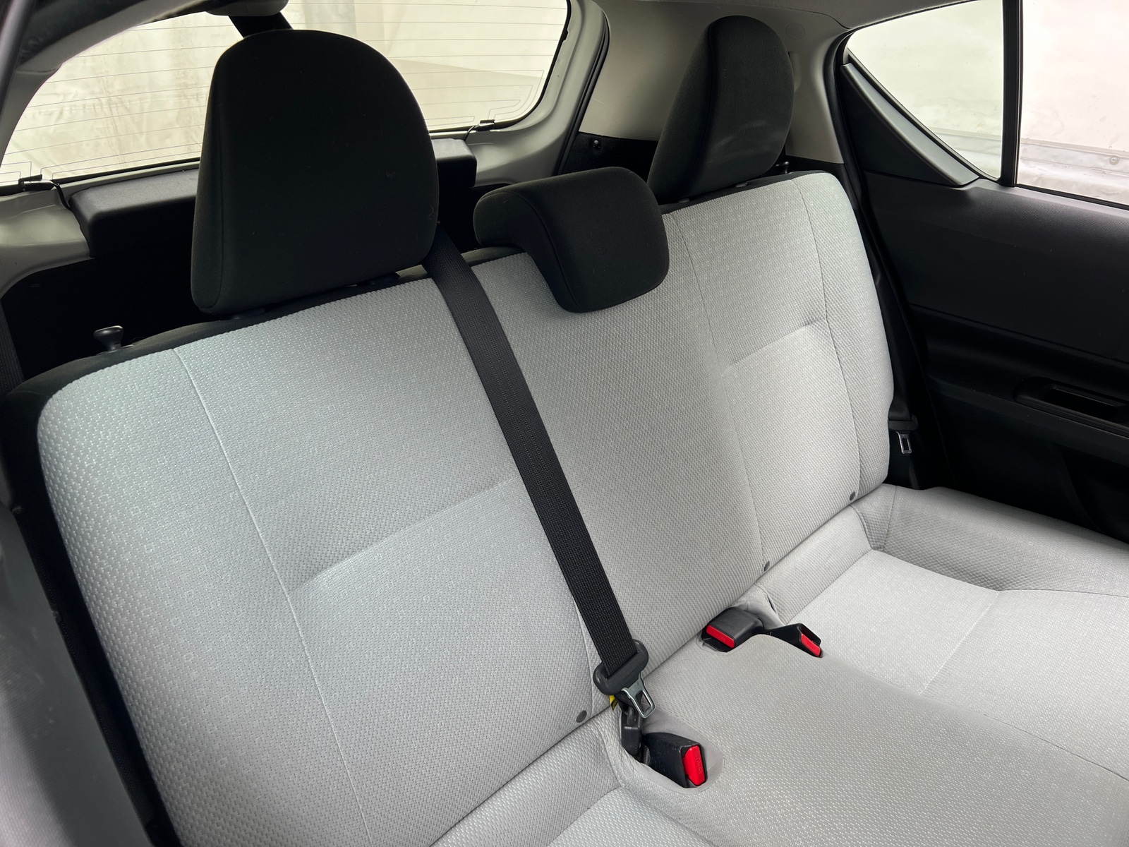 Thumbnail: 2016 Toyota Prius c - 6