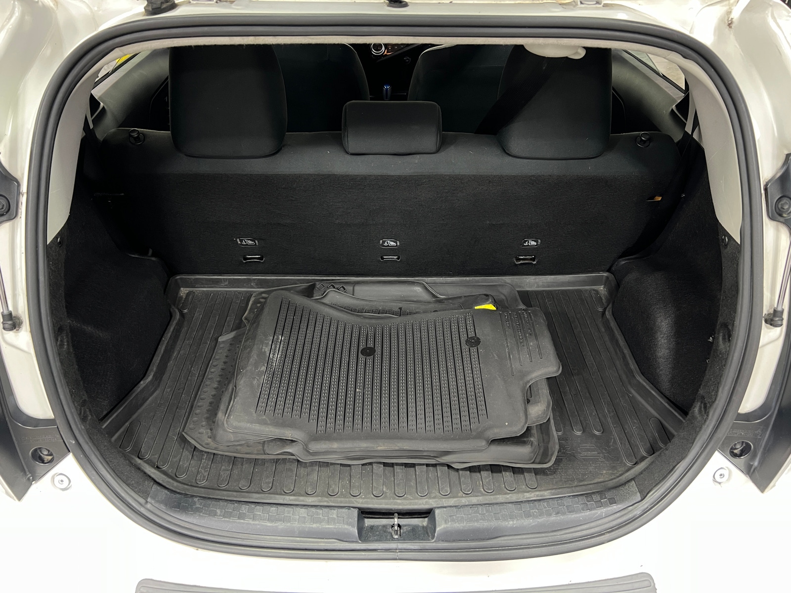 Thumbnail: 2016 Toyota Prius c - 7