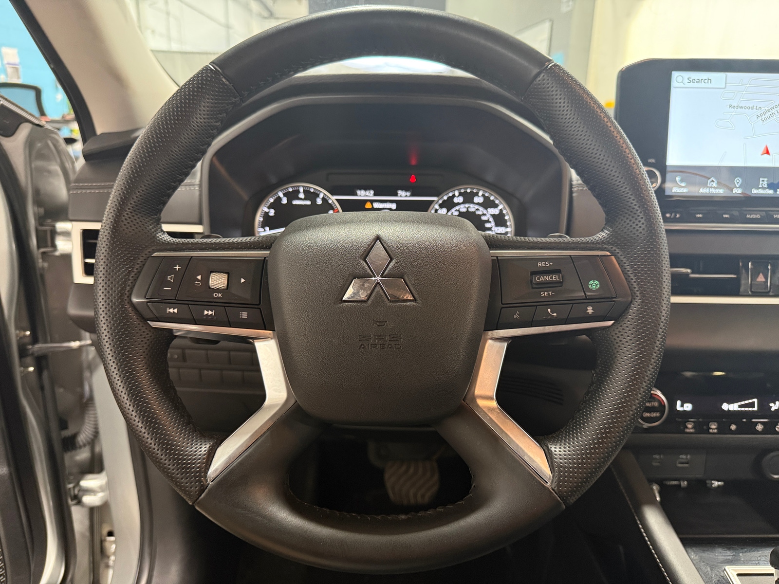 Thumbnail: 2023 Mitsubishi Outlander - 4