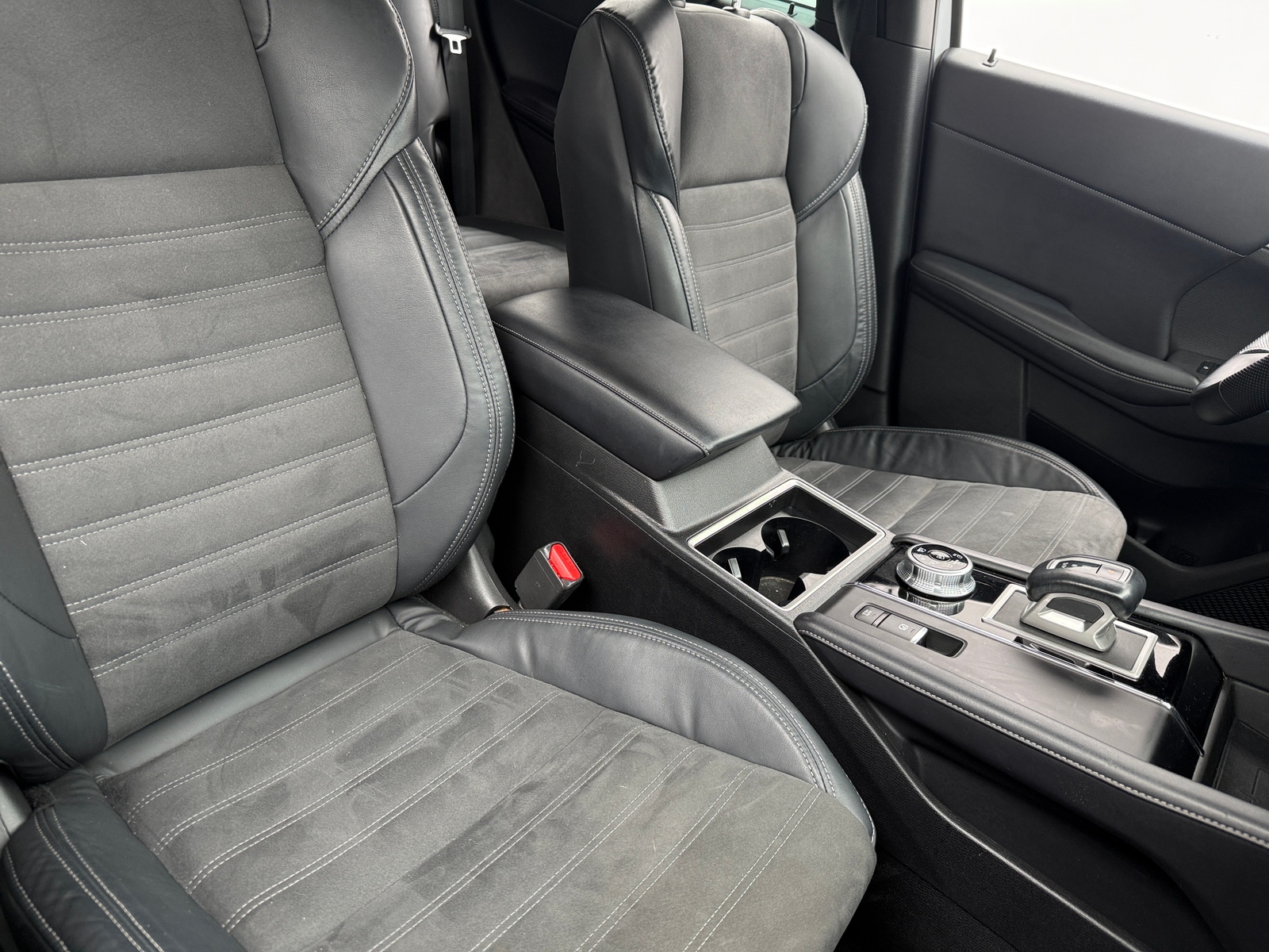 Thumbnail: 2023 Mitsubishi Outlander - 2