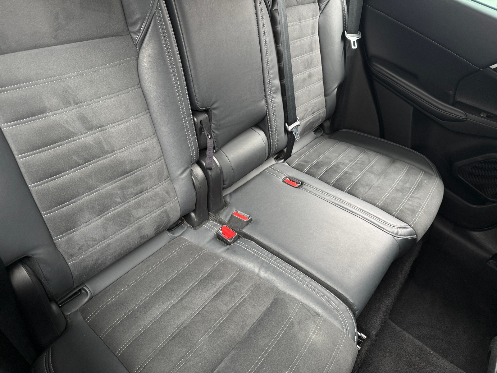 Thumbnail: 2023 Mitsubishi Outlander - 6