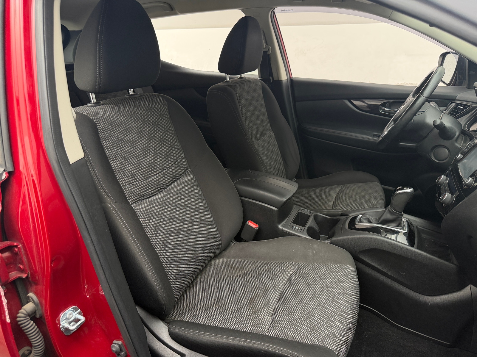 Thumbnail: 2017 Nissan Rogue Sport - 2