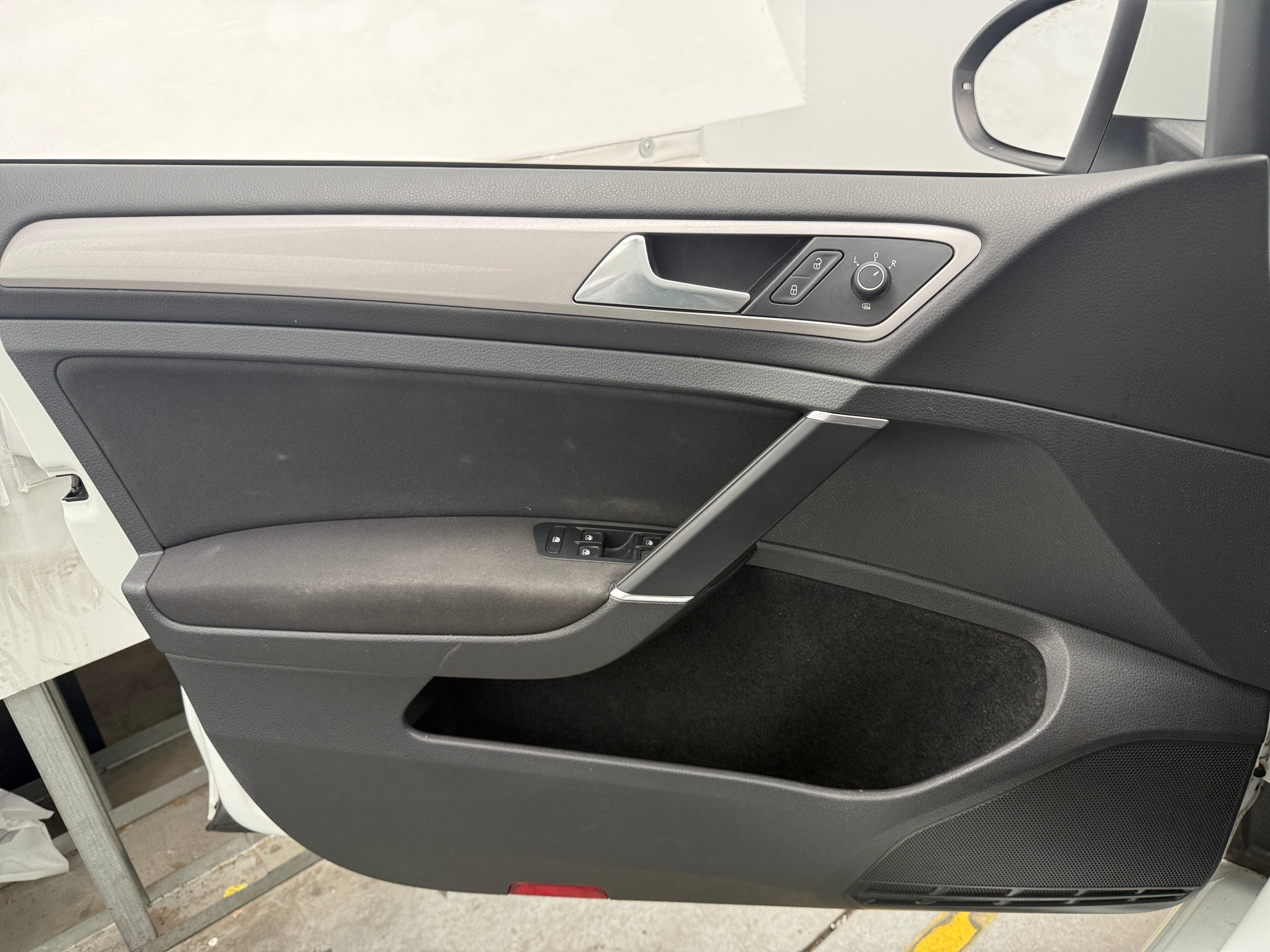 Used 2016 Volkswagen e-Golf e-Golf SE with VIN WVWKP7AU5GW916162 for sale in Auburn, WA