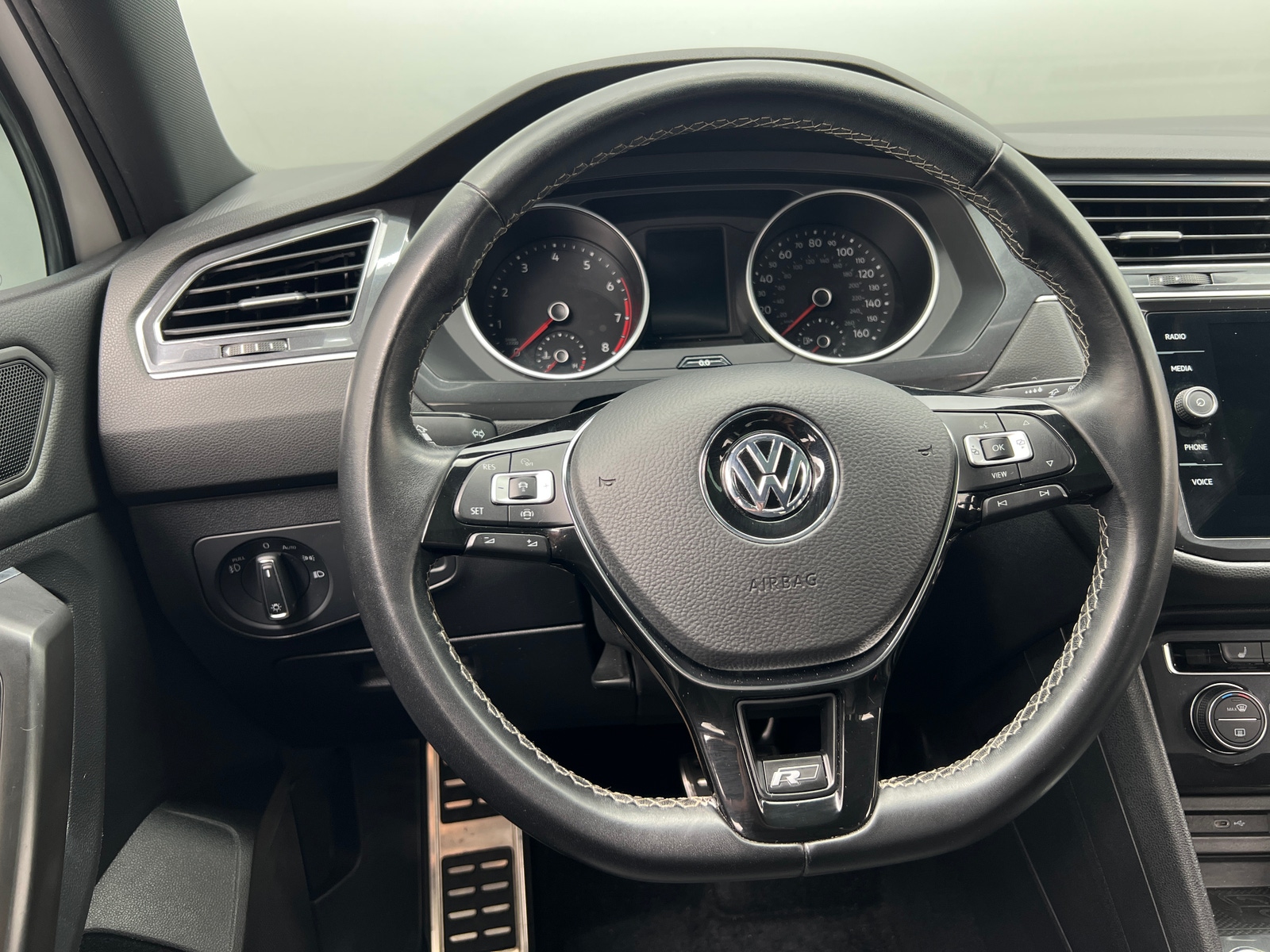 Thumbnail: 2021 Volkswagen Tiguan - 4