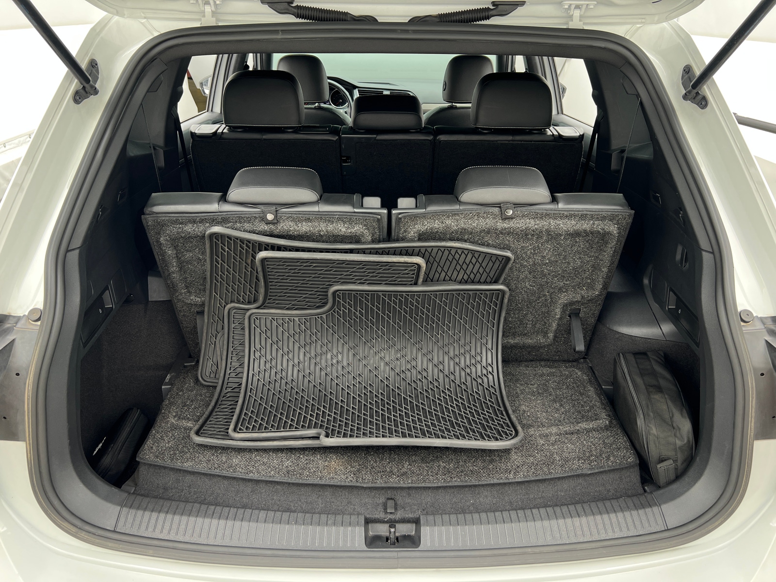 Thumbnail: 2021 Volkswagen Tiguan - 6