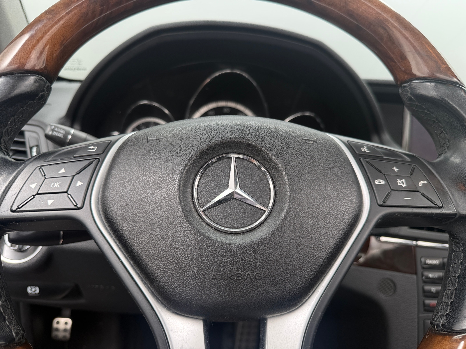 Thumbnail: 2013 Mercedes-Benz E-Class - 4