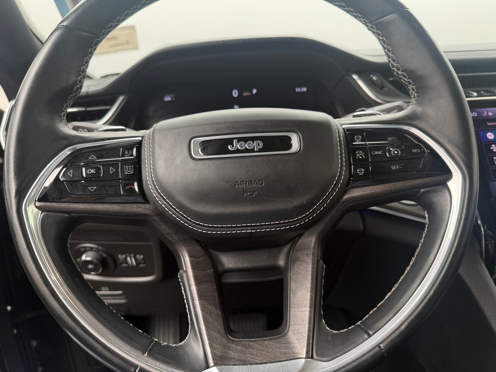 Thumbnail: 2021 Jeep Grand Cherokee L - 4