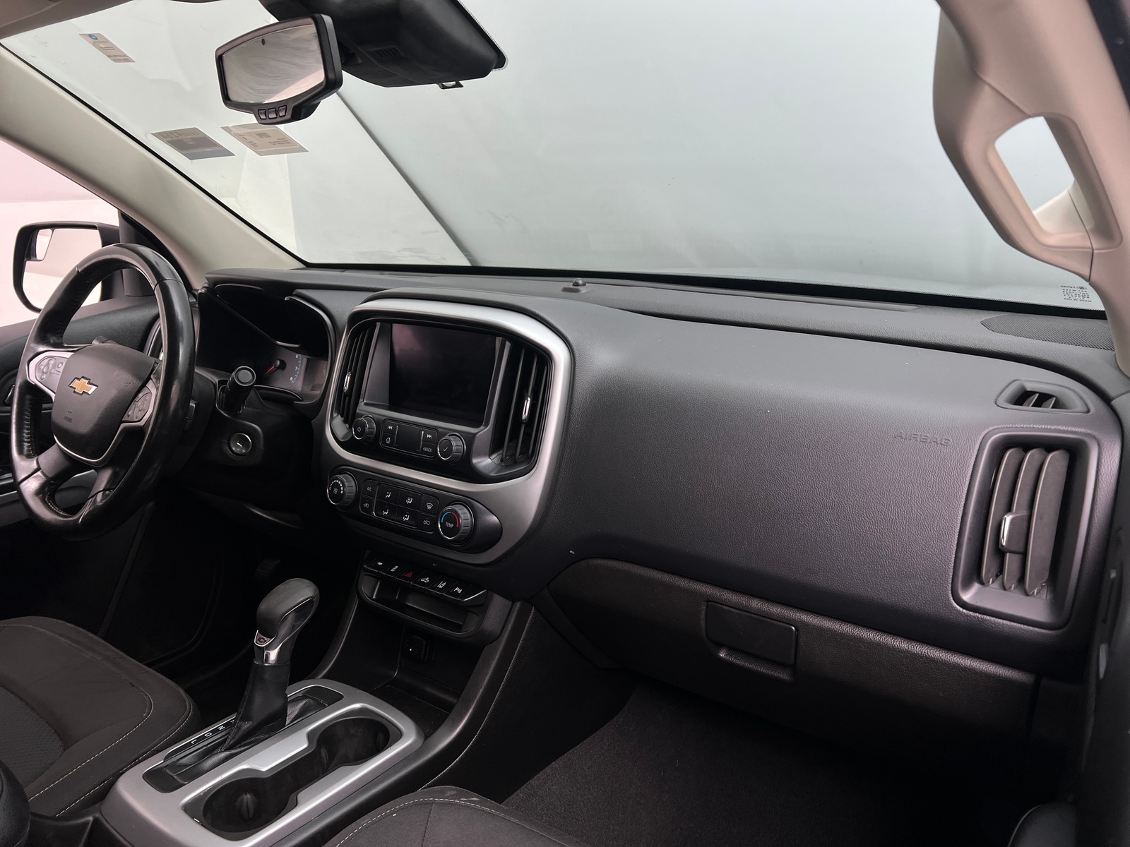Thumbnail: 2022 Chevrolet Colorado - 3