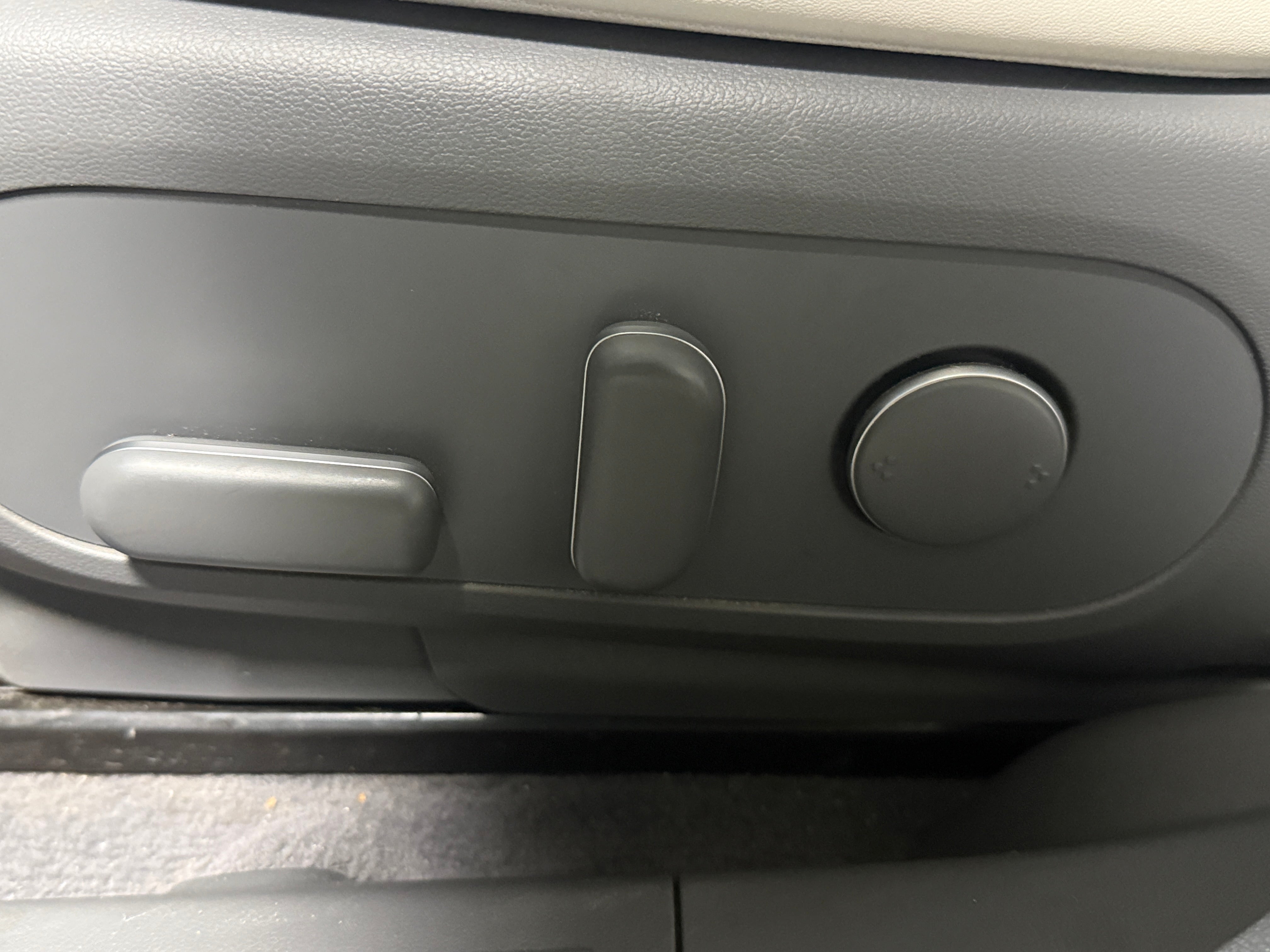 Used 2023 Hyundai IONIQ 5 SEL with VIN KM8KNDAF8PU208047 for sale in Oak Creek, WI