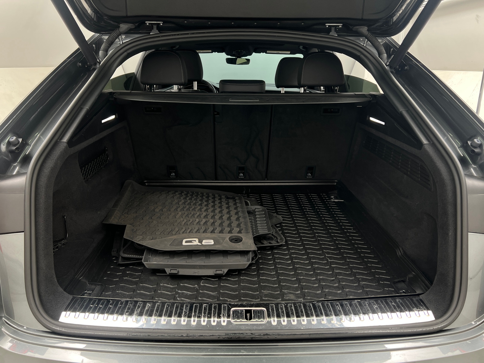 Thumbnail: 2021 Audi Q8 - 6