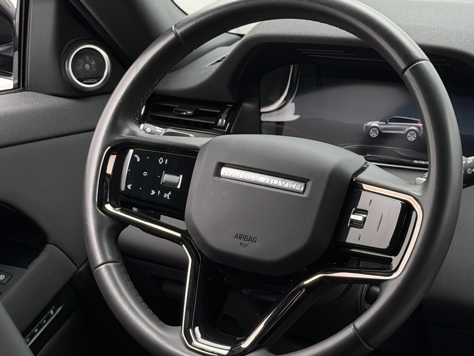 Thumbnail: 2024 Land Rover Range Rover Evoque - 4
