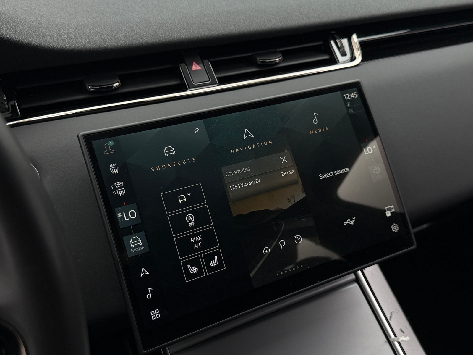Thumbnail: 2024 Land Rover Range Rover Evoque - 3