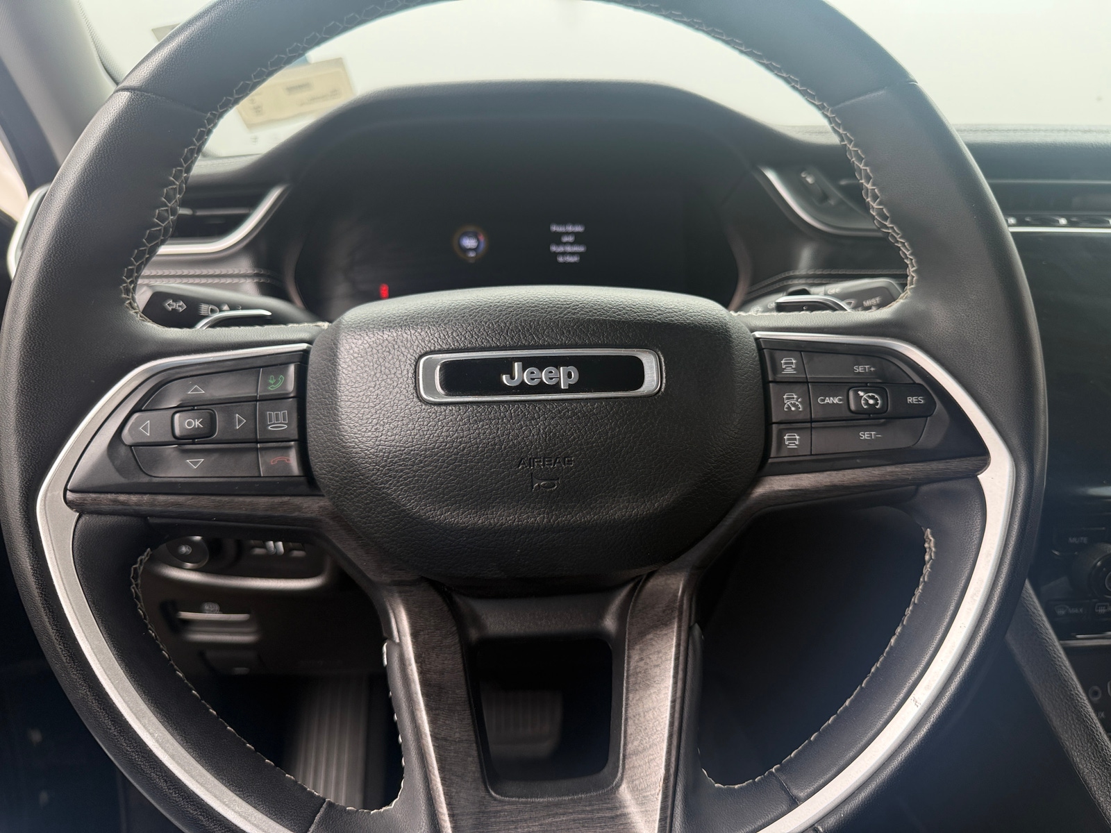 Thumbnail: 2023 Jeep Grand Cherokee - 4