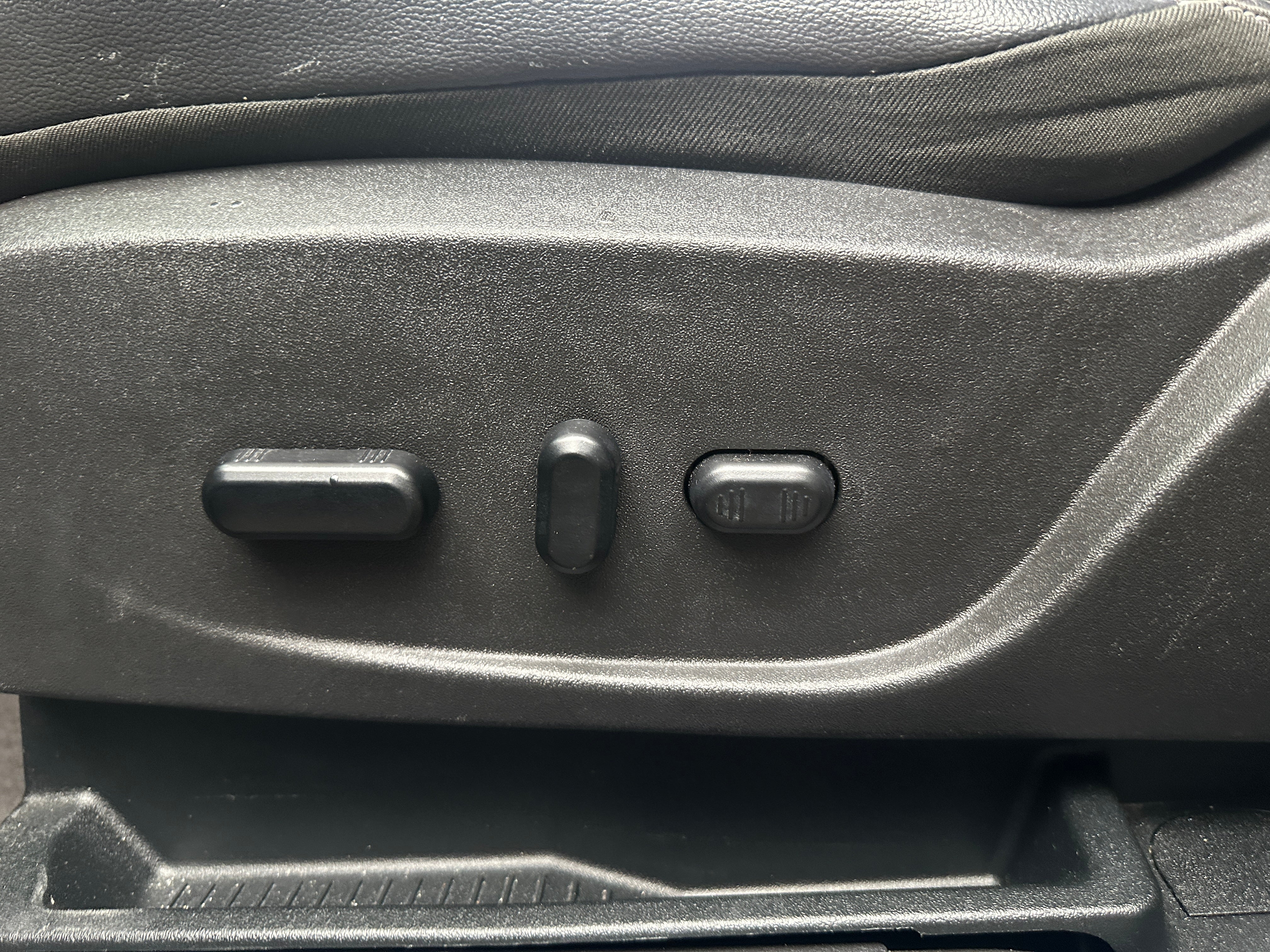 Used 2019 Ford Escape SE with VIN 1FMCU0GD6KUB33380 for sale in Pewaukee, WI