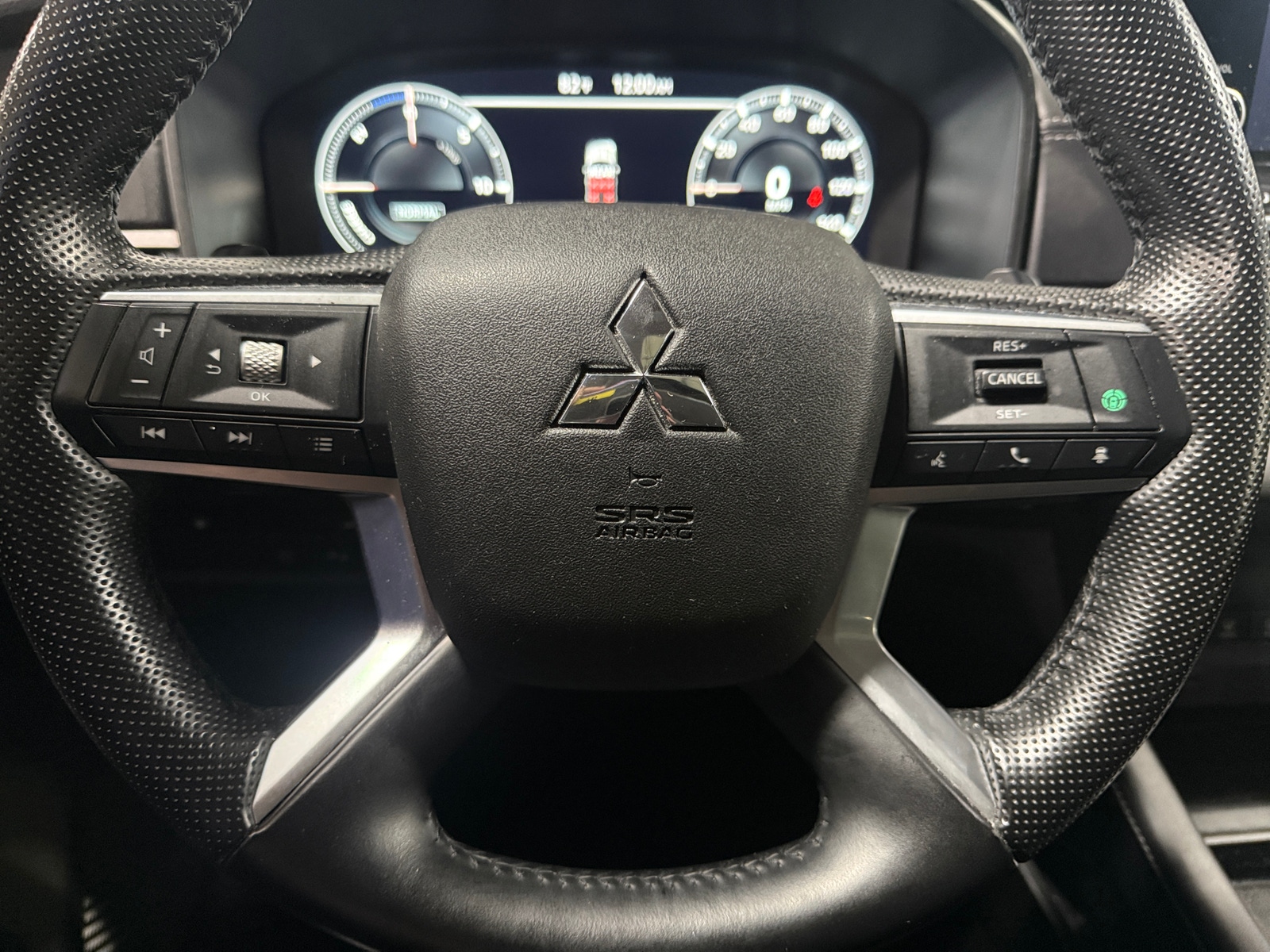 Thumbnail: 2024 Mitsubishi Outlander - 4