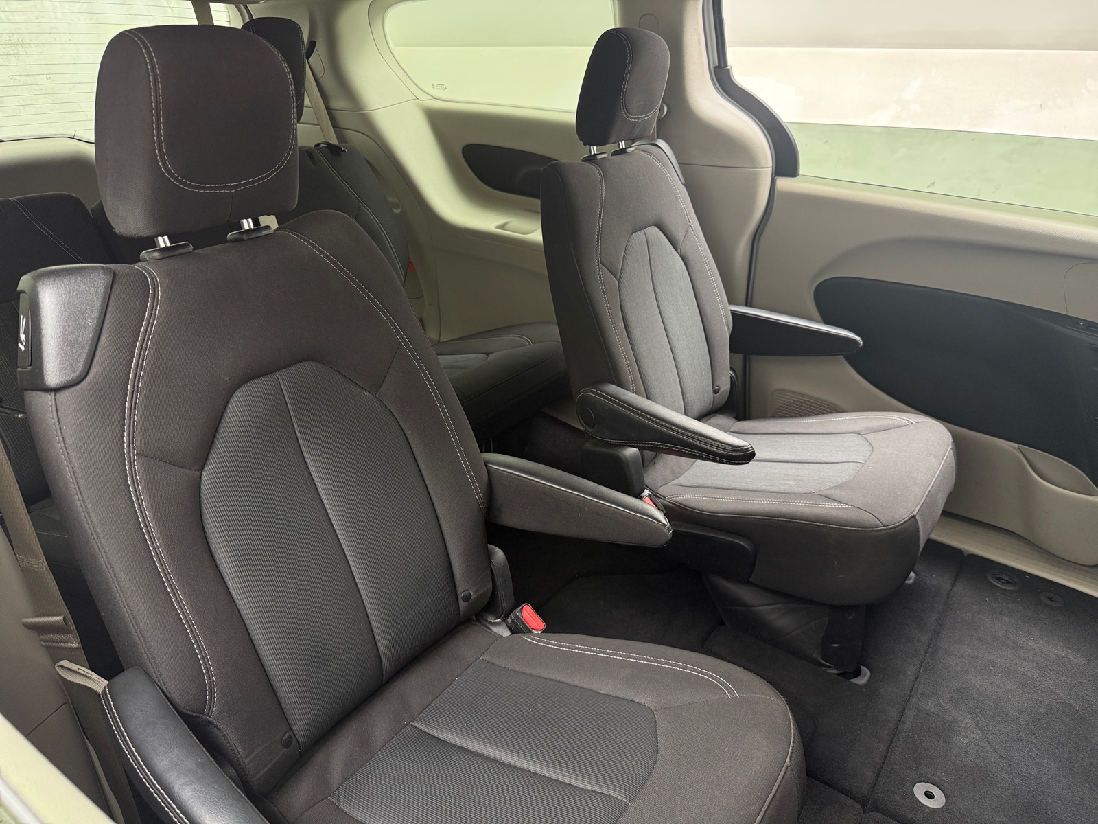 Thumbnail: 2023 Chrysler Voyager - 6