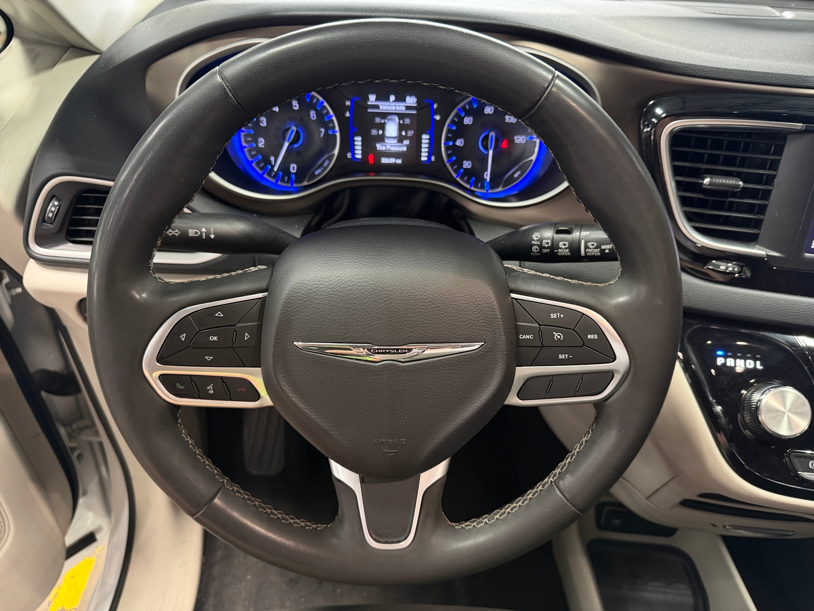 Thumbnail: 2023 Chrysler Voyager - 5
