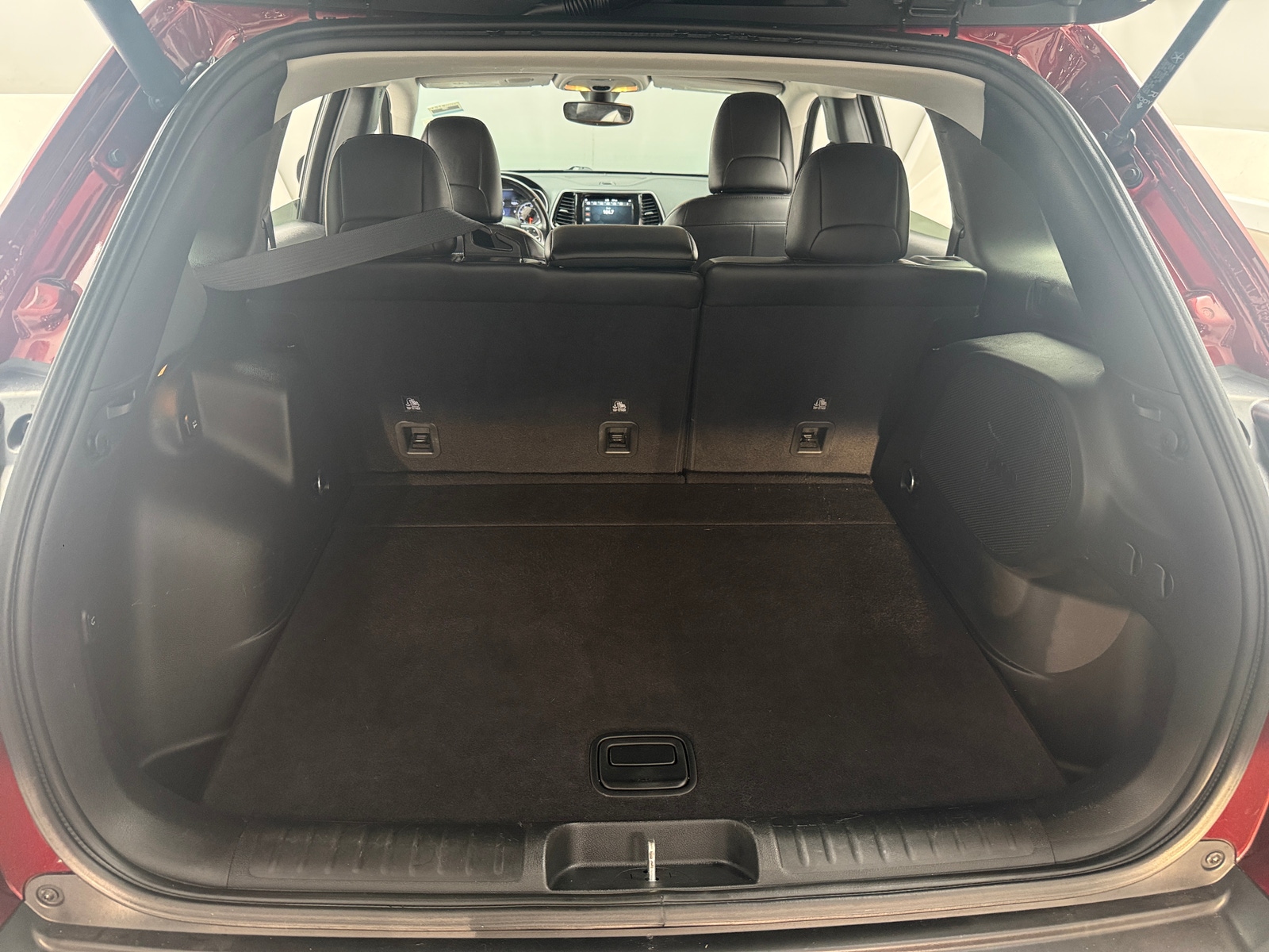 Thumbnail: 2019 Jeep Cherokee - 6