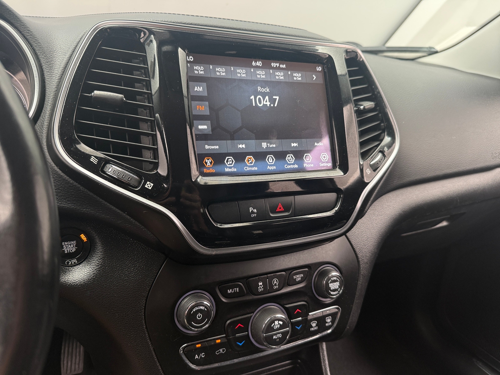 Thumbnail: 2019 Jeep Cherokee - 3