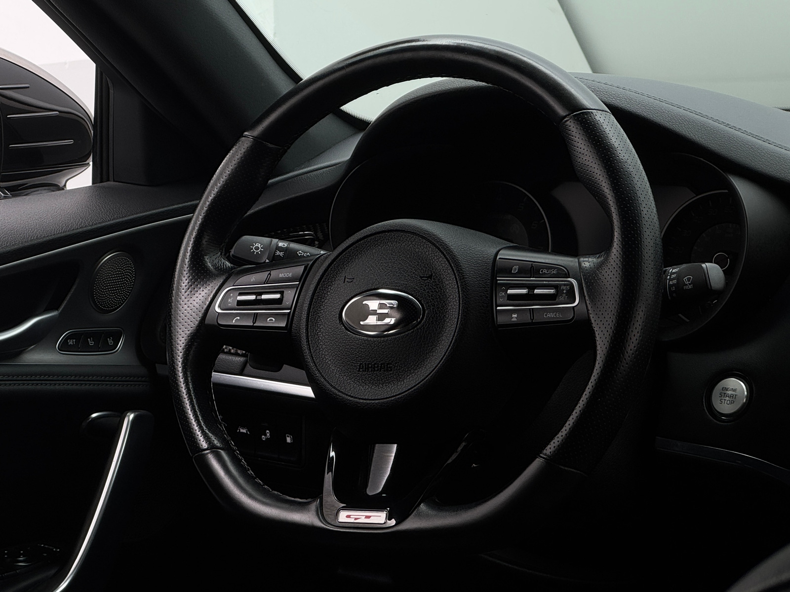 Thumbnail: 2019 Kia Stinger - 4