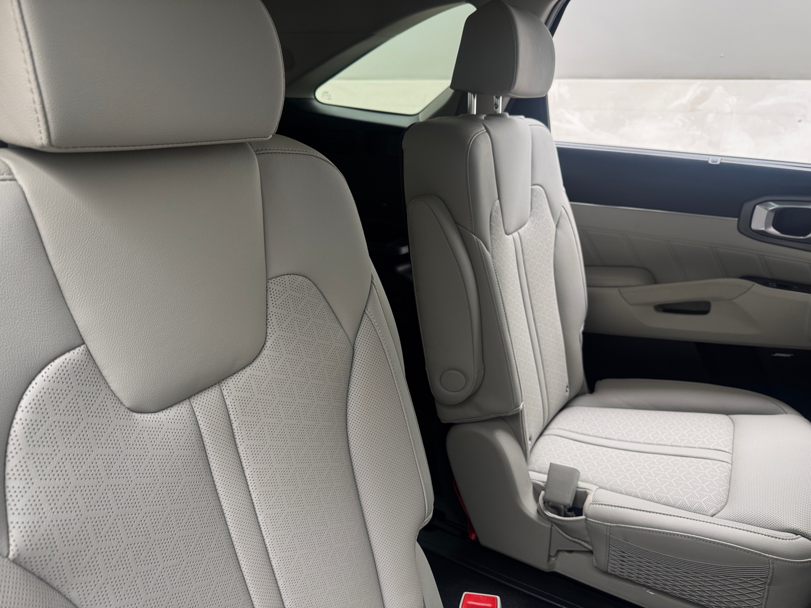 Thumbnail: 2023 Kia Sorento - 5