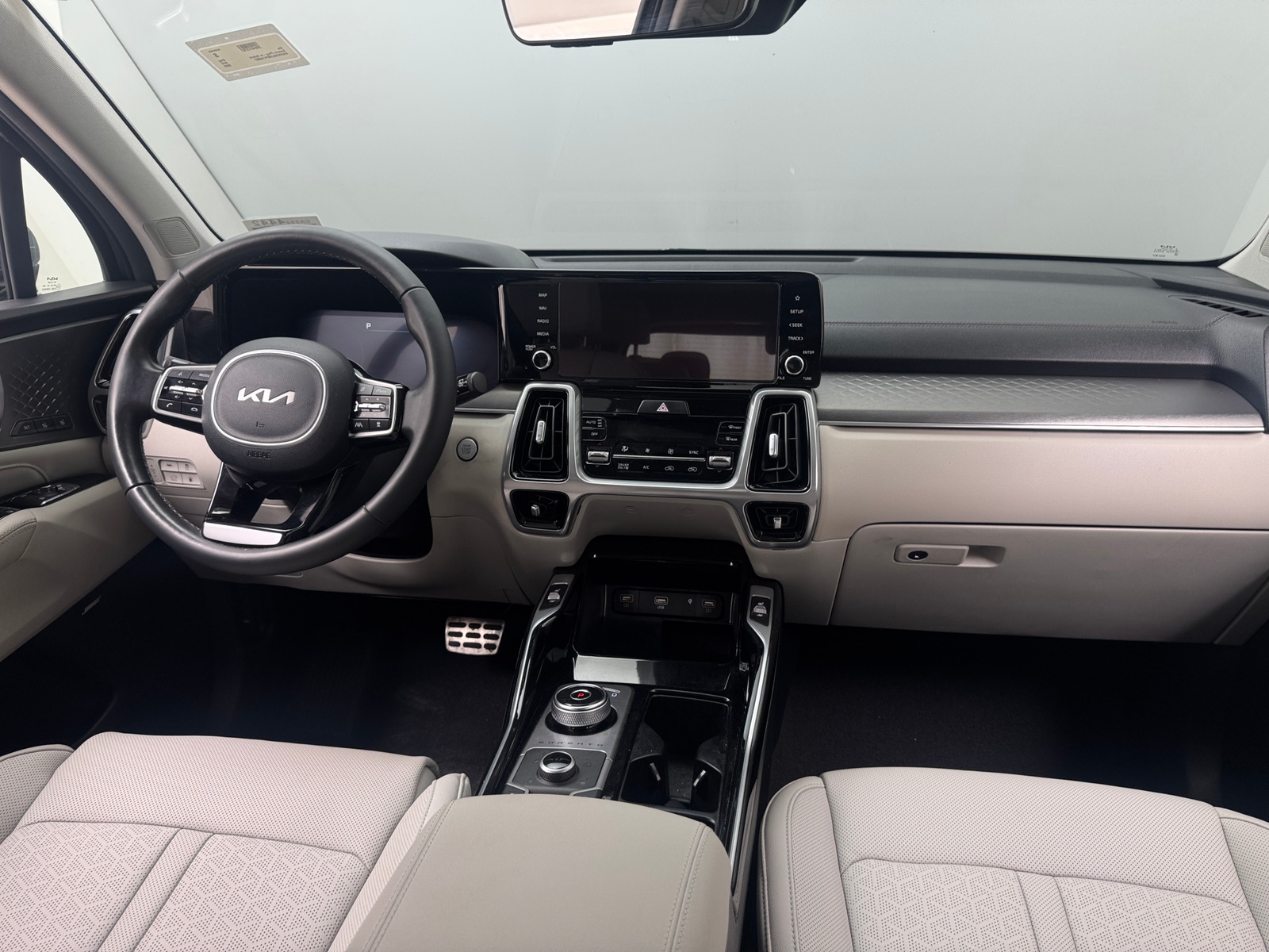 Thumbnail: 2023 Kia Sorento - 2