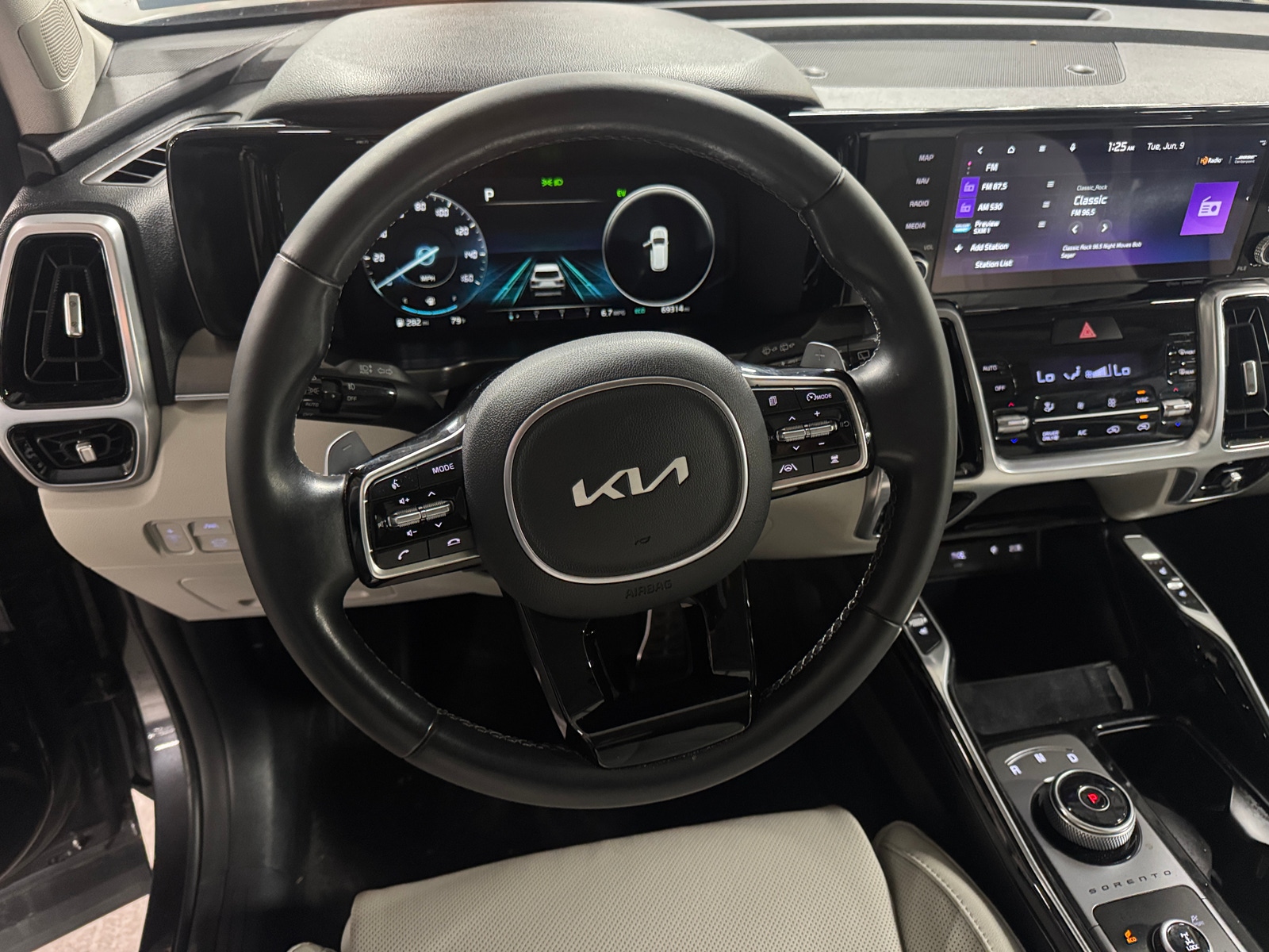 Thumbnail: 2023 Kia Sorento - 4