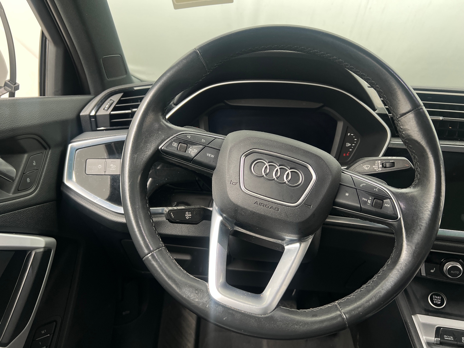 Thumbnail: 2023 Audi Q3 - 4