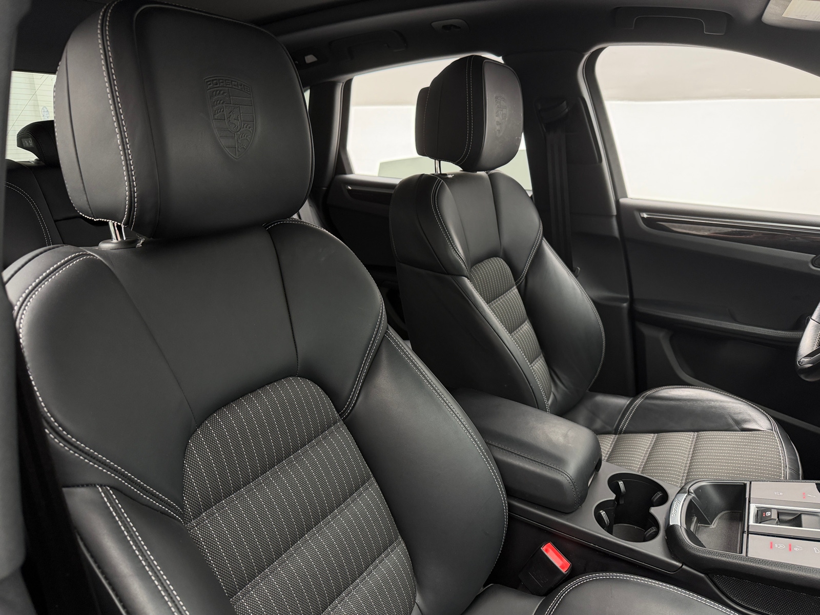 Thumbnail: 2023 Porsche Macan - 2