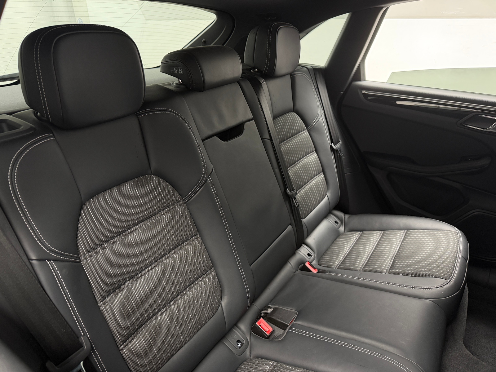 Thumbnail: 2023 Porsche Macan - 6