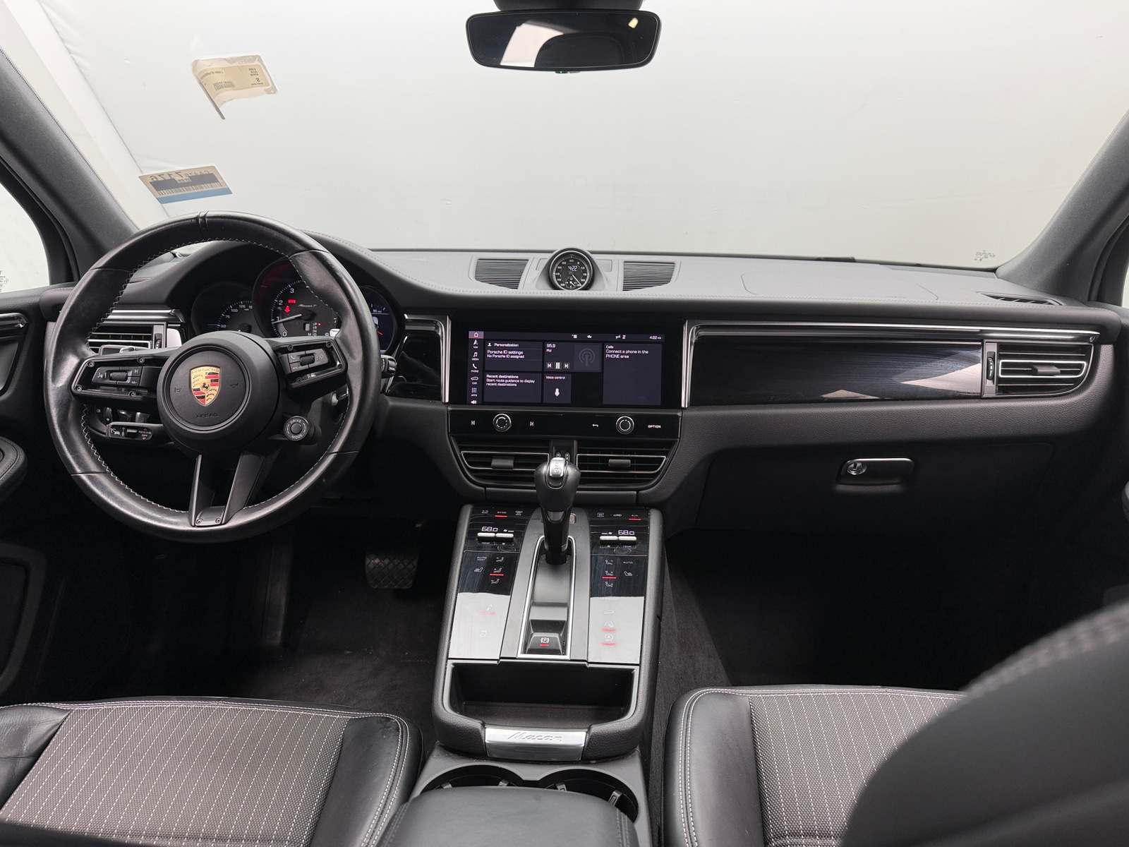 Thumbnail: 2023 Porsche Macan - 3