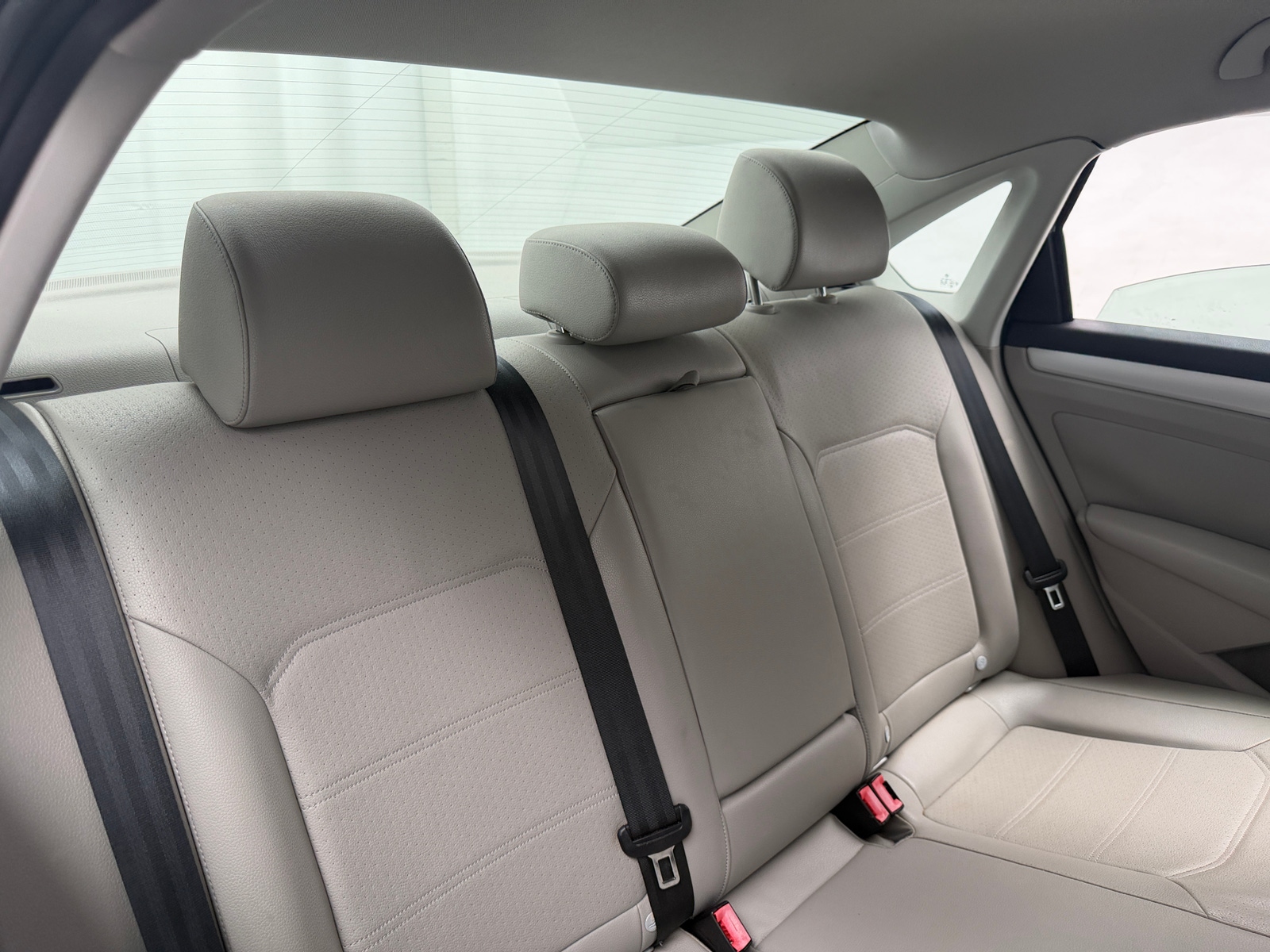 Thumbnail: 2012 Volkswagen Passat - 5