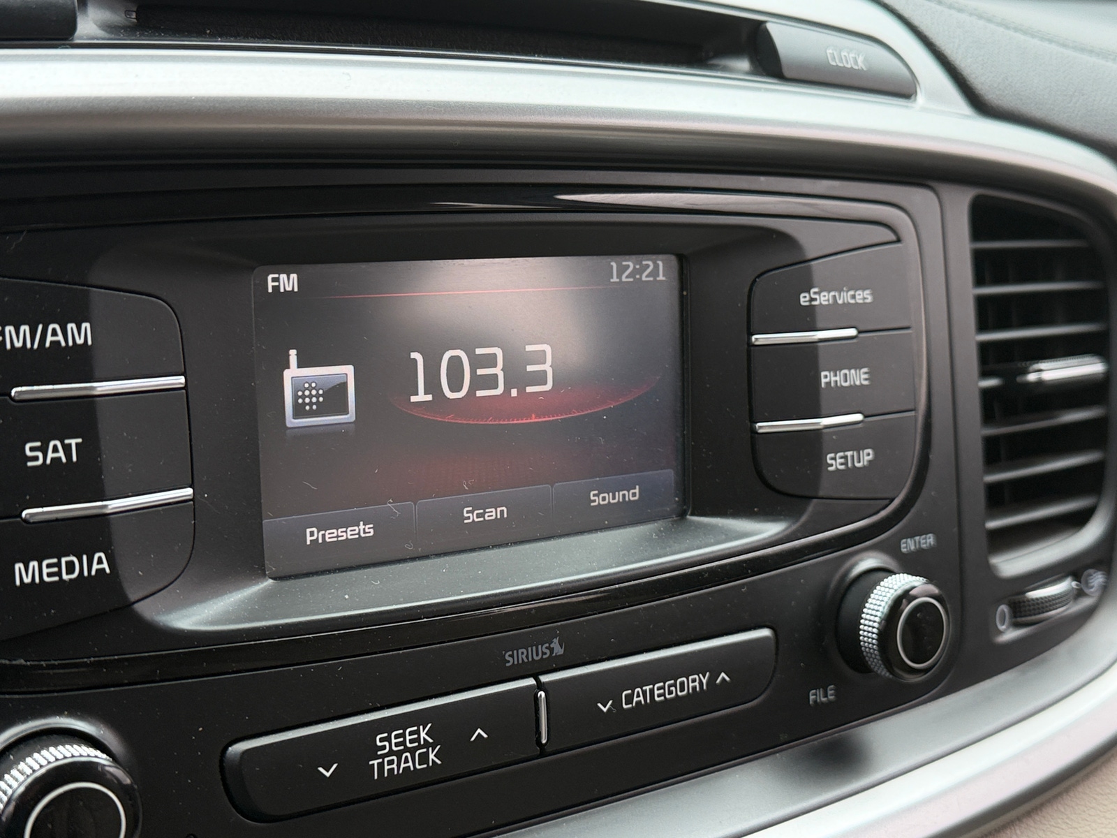 Thumbnail: 2016 Kia Sorento - 4